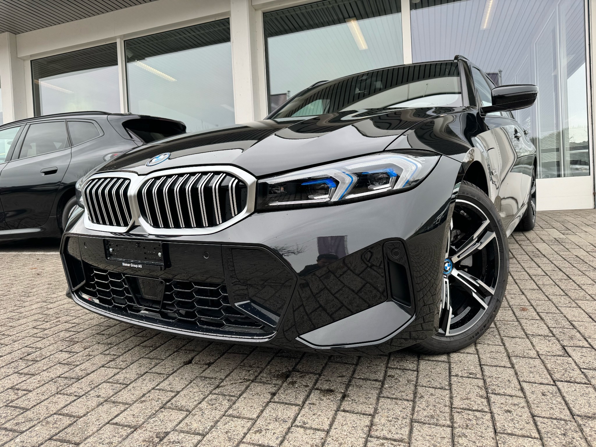 BMW 330e x DriveTouring Steptronic M Sport