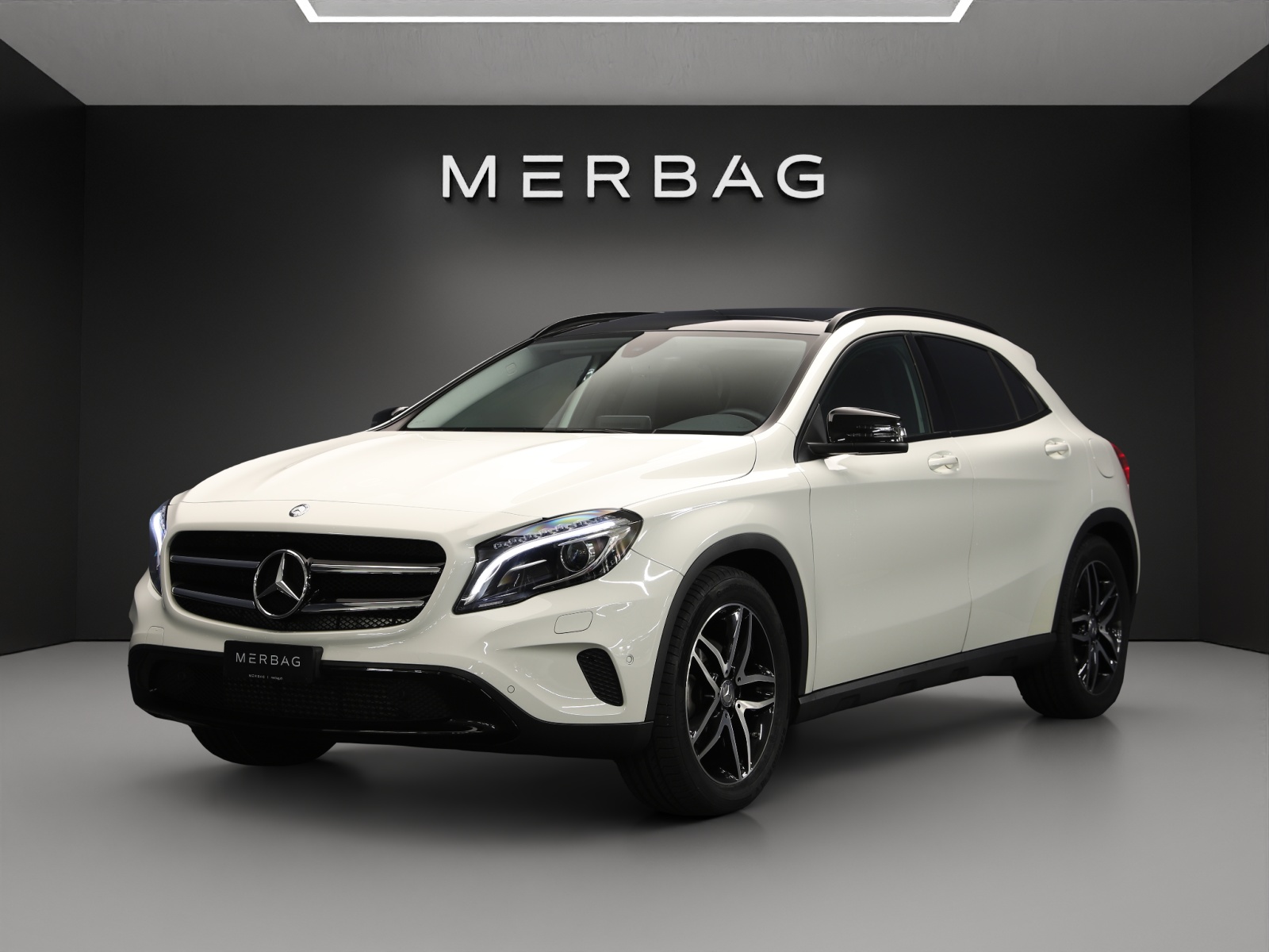 MERCEDES-BENZ GLA 200 Night Star 7G-DCT