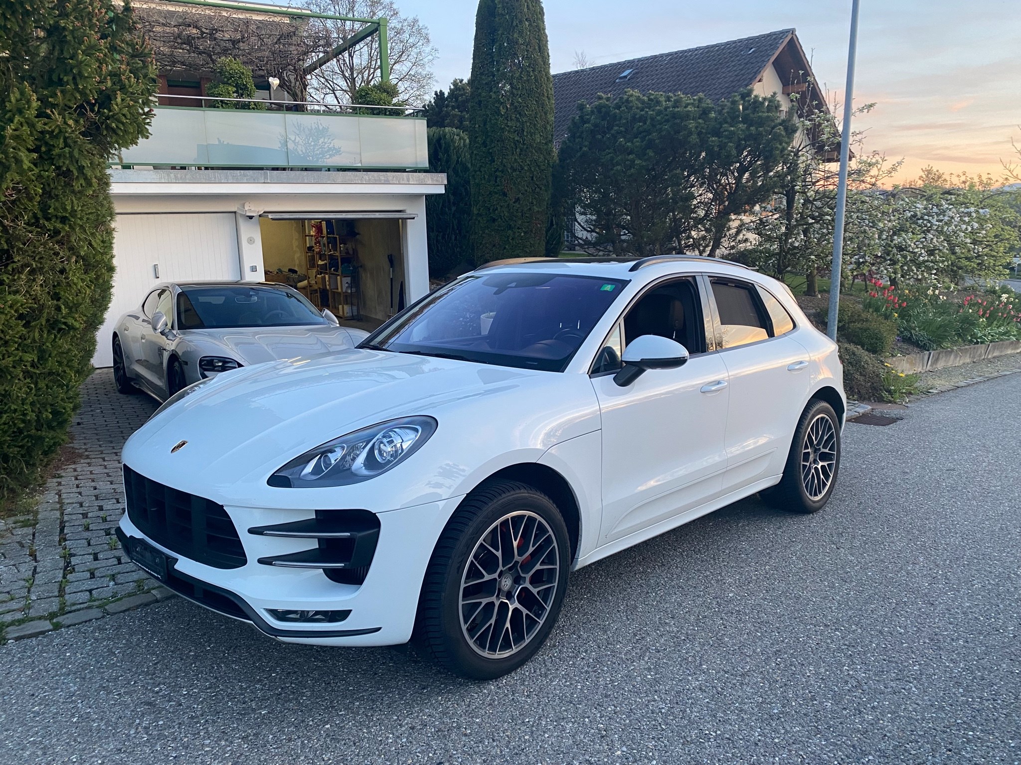 PORSCHE Macan Turbo PDK