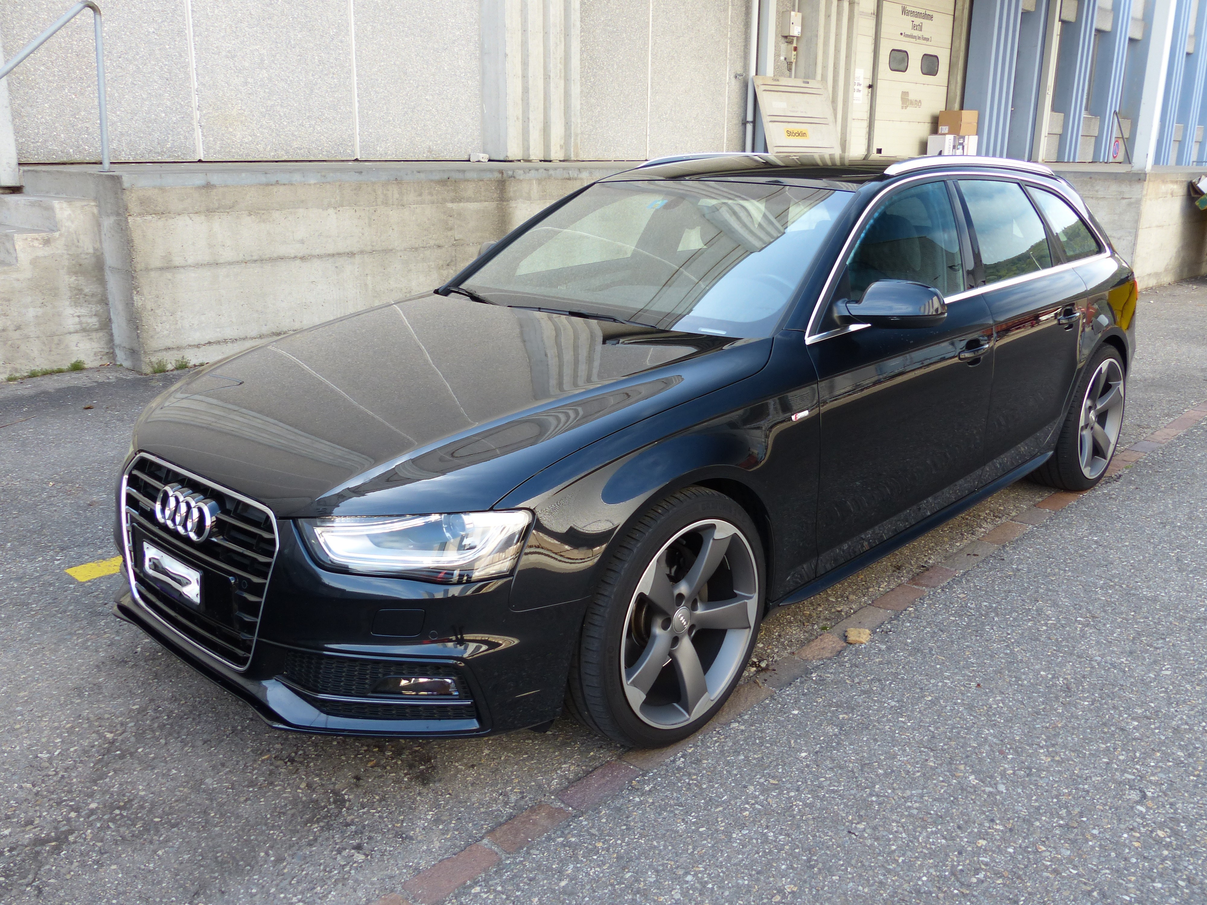 AUDI A4 Avant 3.0 TDI quattro S-tronic *S-Line*