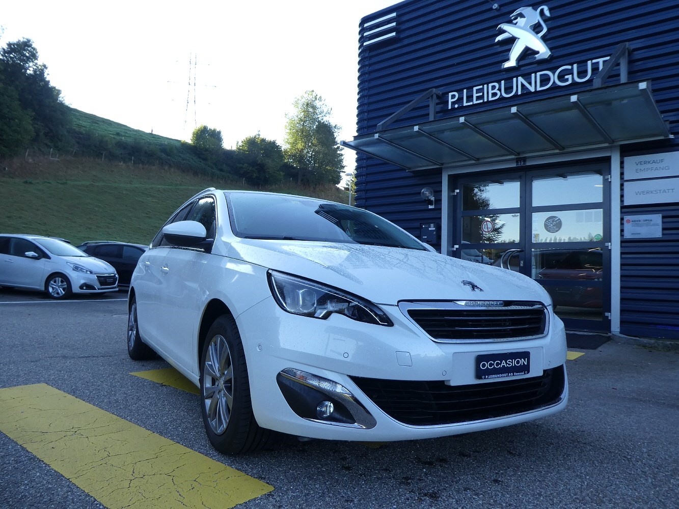 PEUGEOT 308 SW 1.2 PureTech 130 Allure Automat