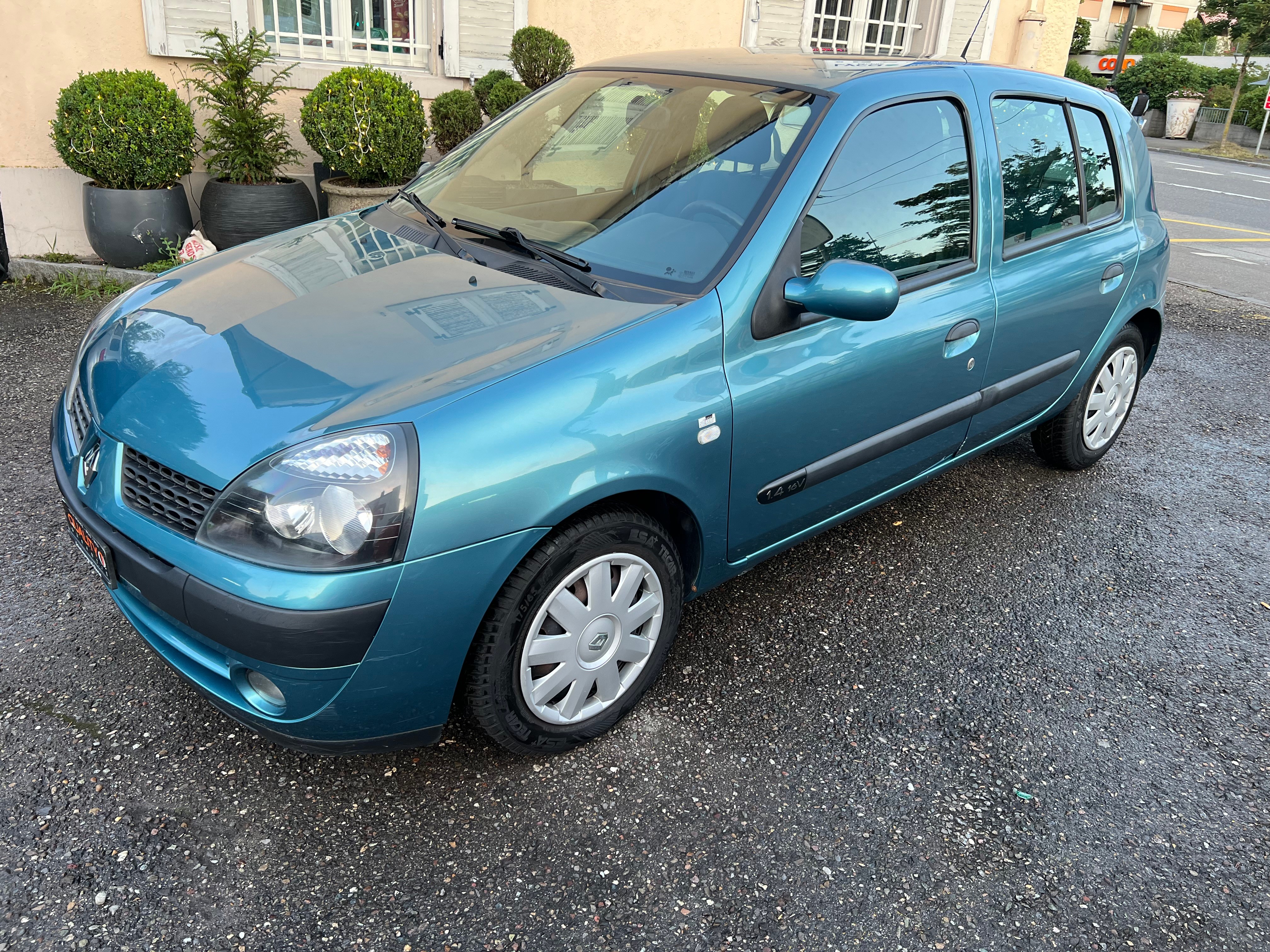 RENAULT Clio 1.4 16V Privilège