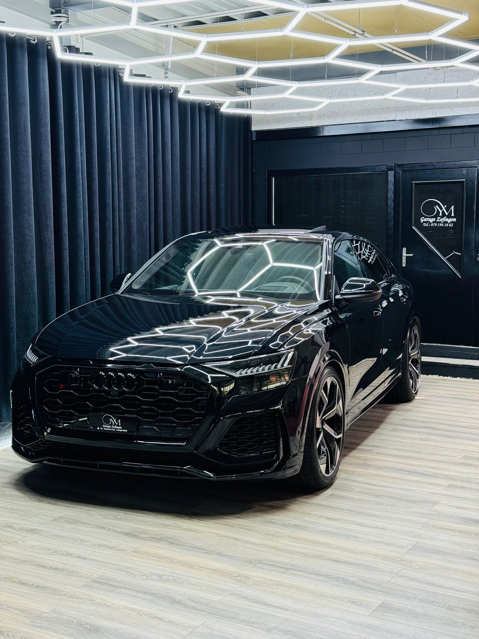 AUDI RSQ8 quattro tiptronic