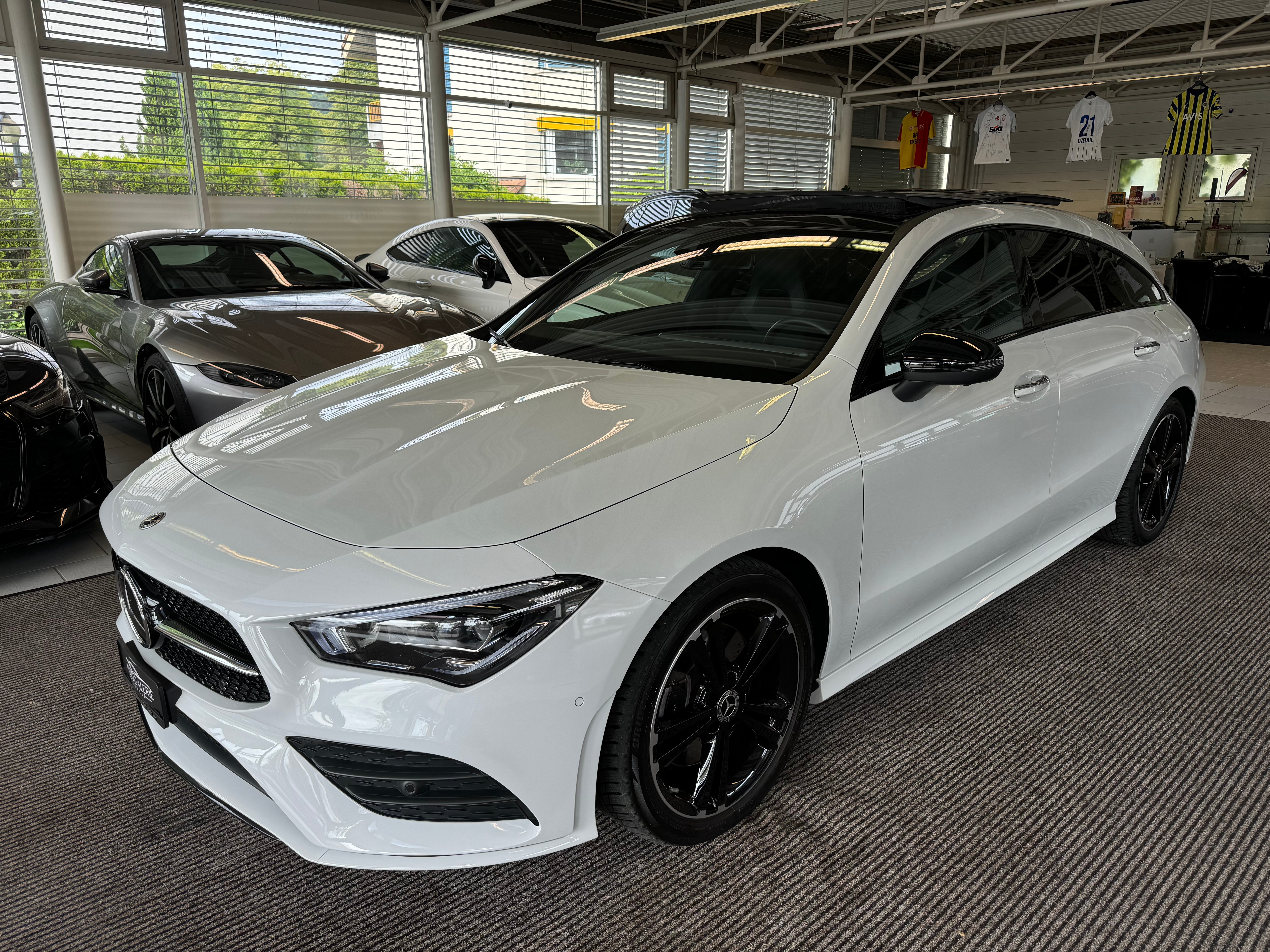 MERCEDES-BENZ CLA Shooting Brake 220 d 4Matic AMG Line | CH Fahrzeug | AMG BLACK | AHK Elektrisch | Panorama |