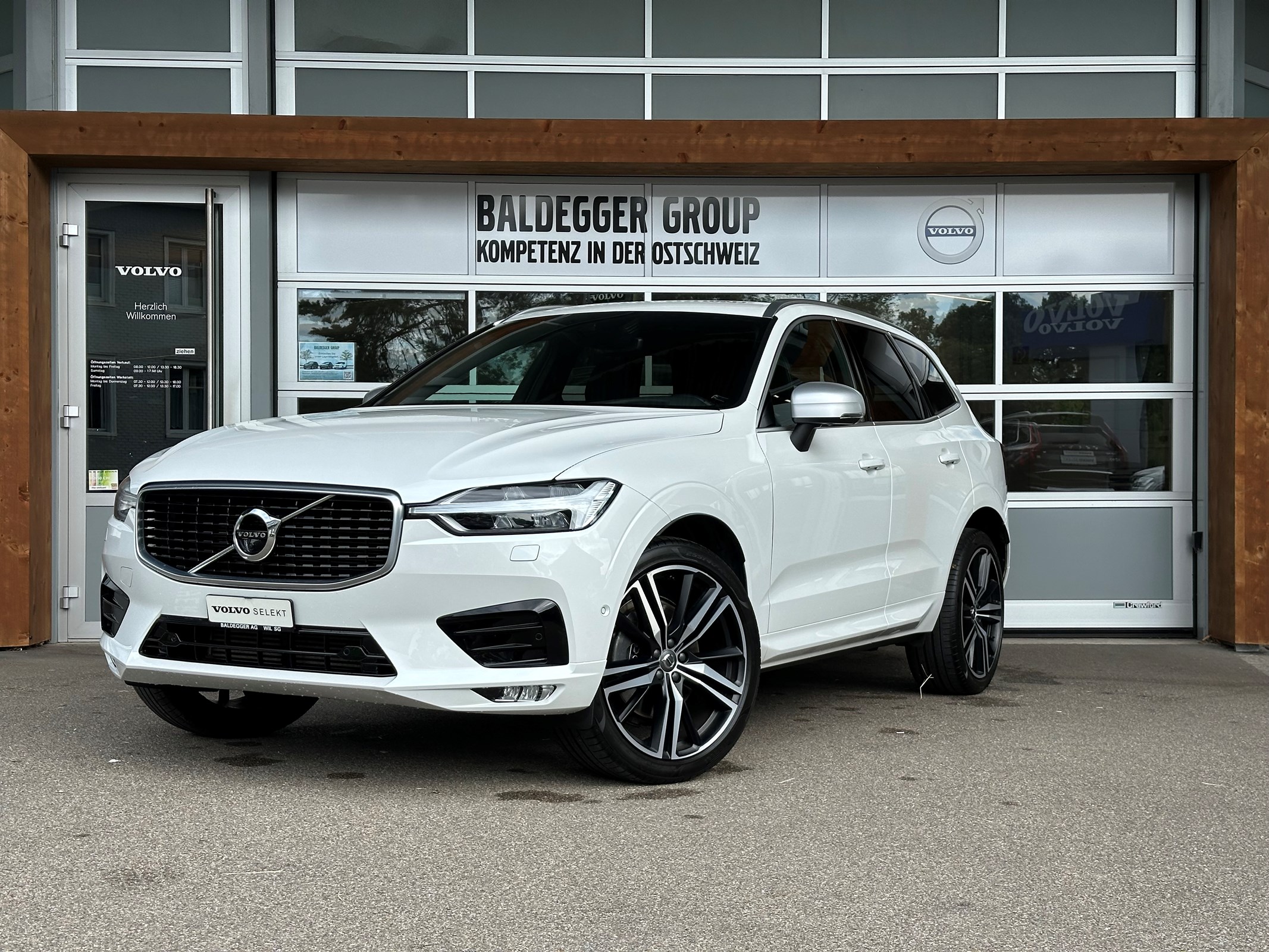 VOLVO XC60 2.0 T5 R-Design AWD