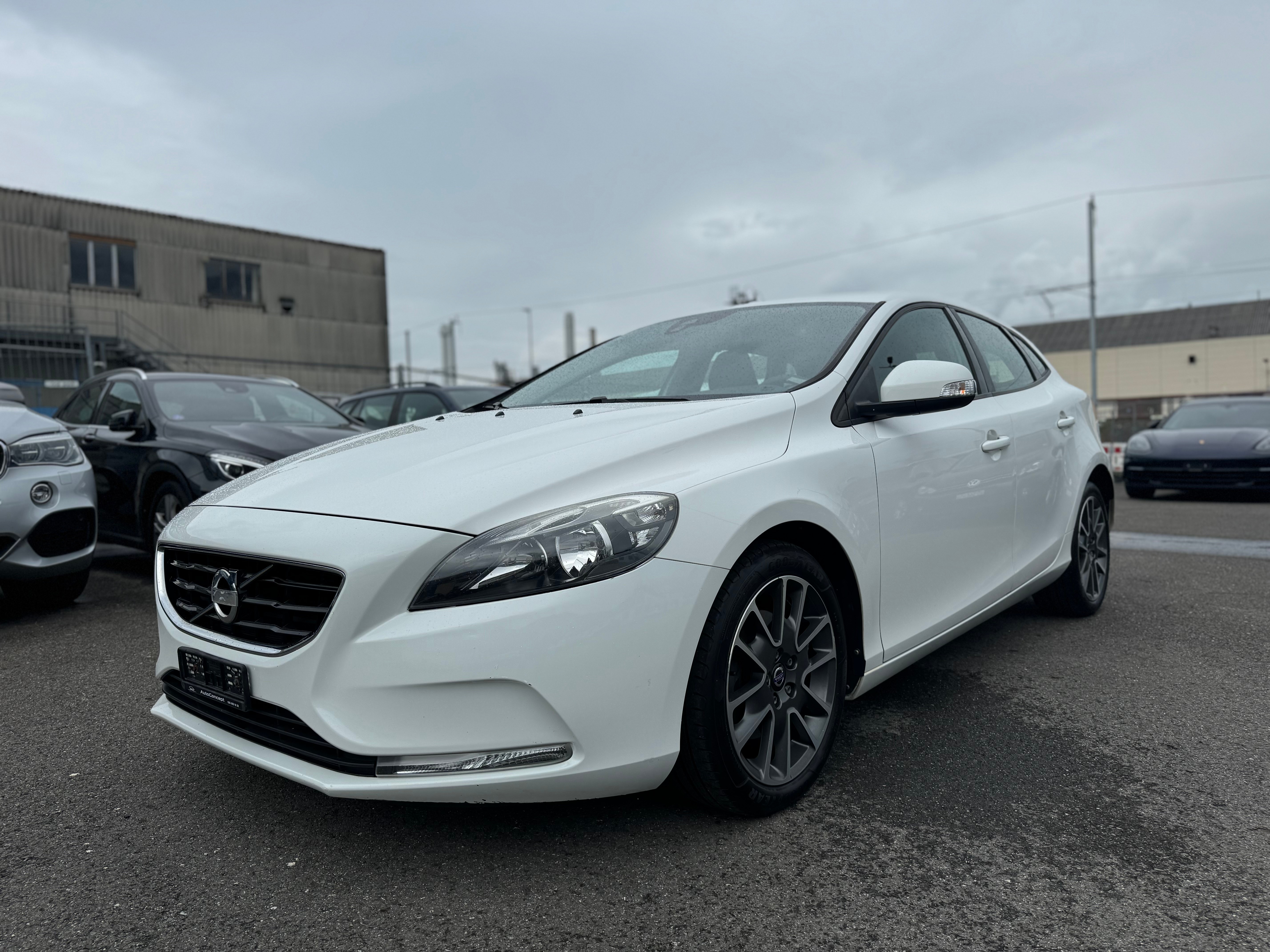 VOLVO V40 T2 Kinetic