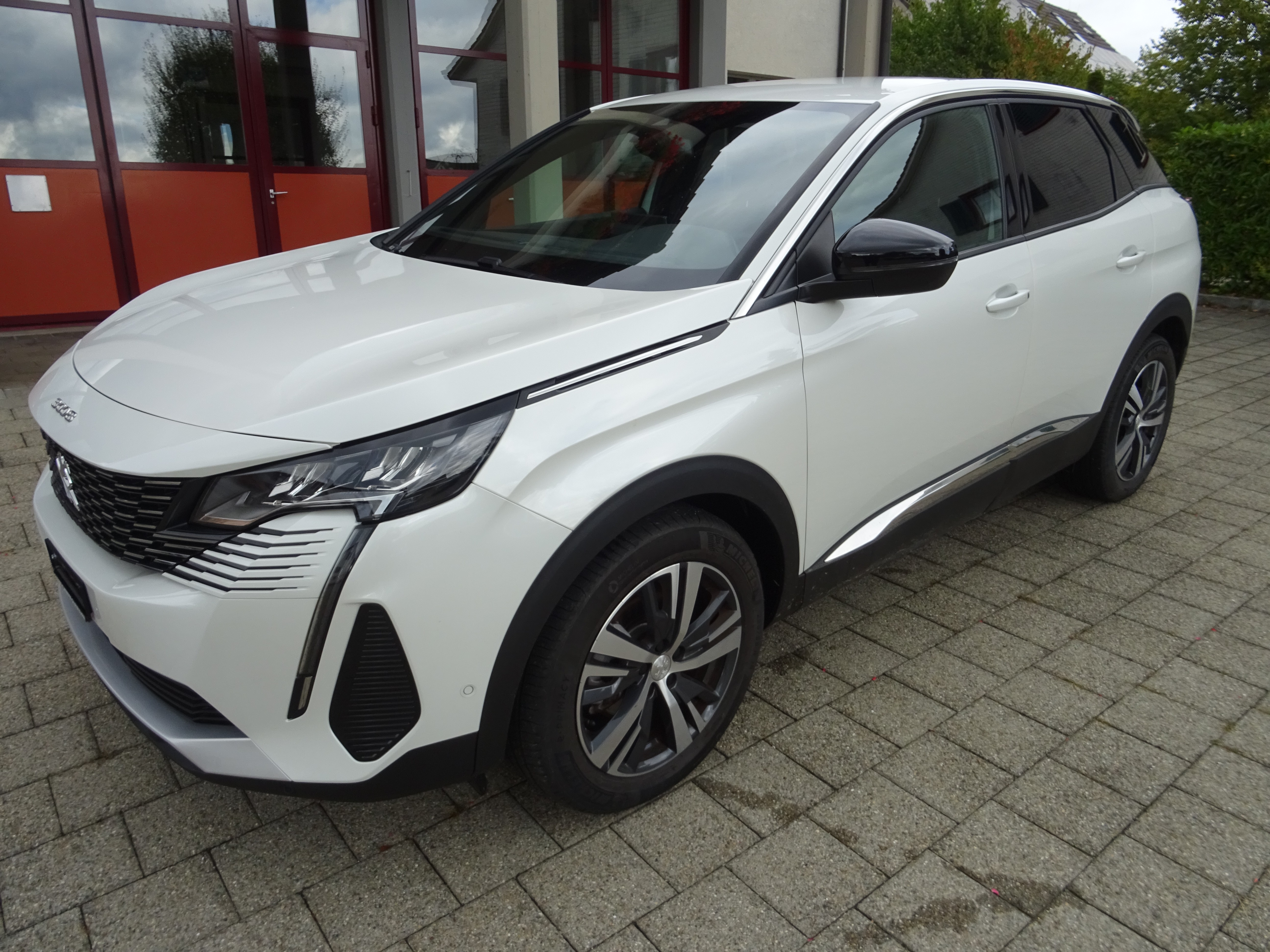 PEUGEOT 3008 1.2 PureTech Allure Pack EAT8