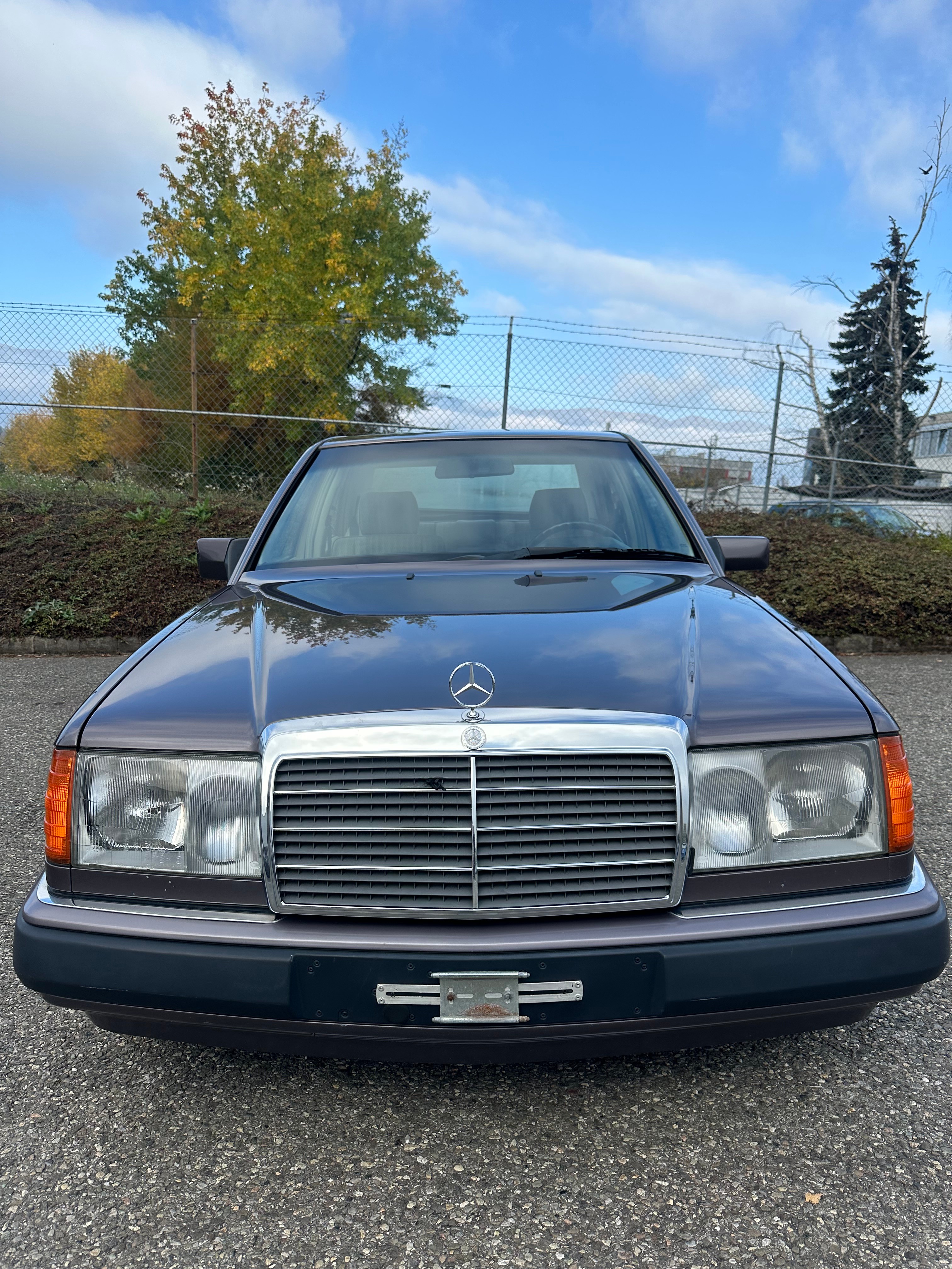 MERCEDES-BENZ 230 E