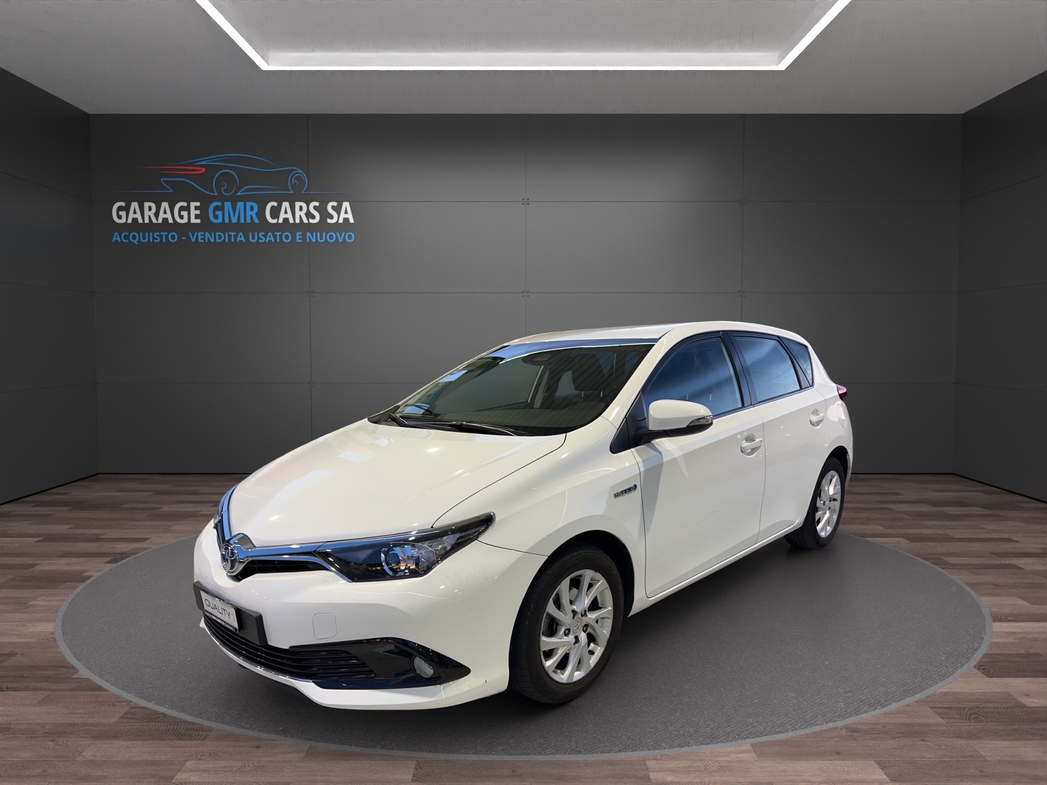 TOYOTA Auris 1.8 HSD Trend e-CVT