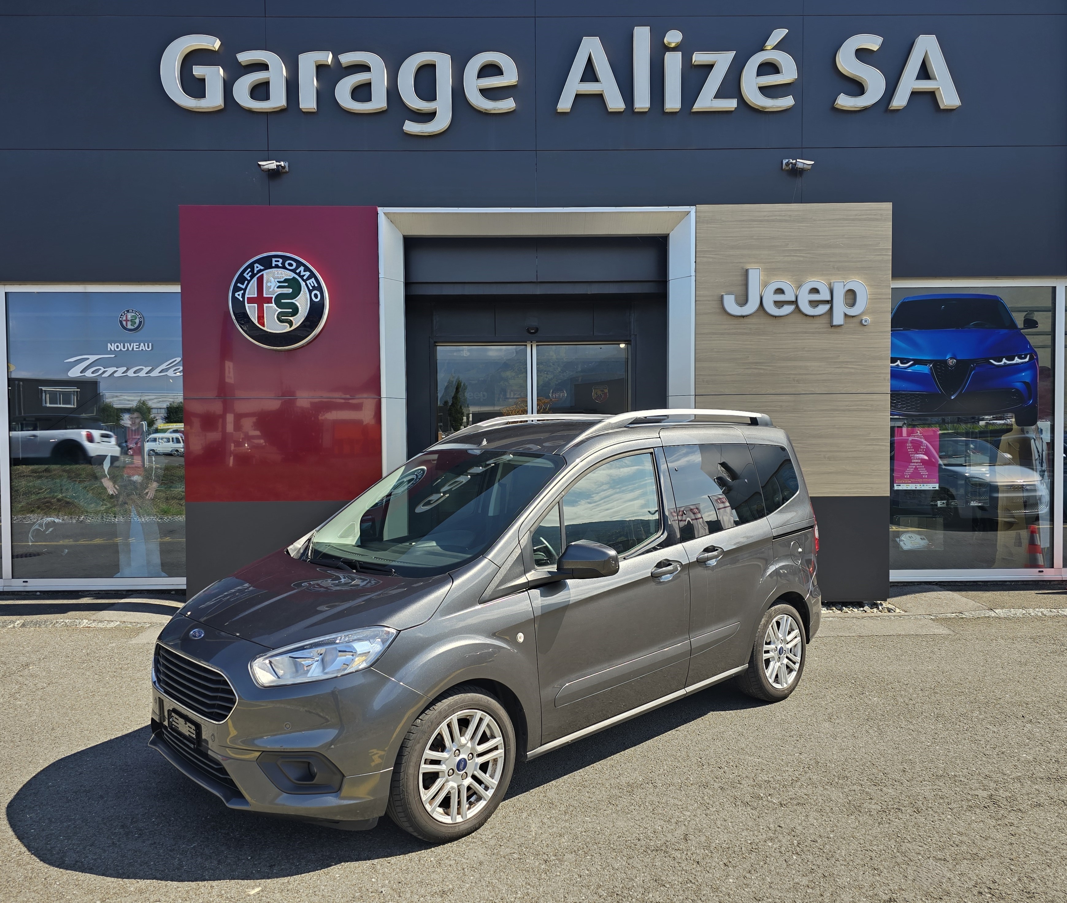 FORD Tourneo Courier 1.0 SCTi Titanium