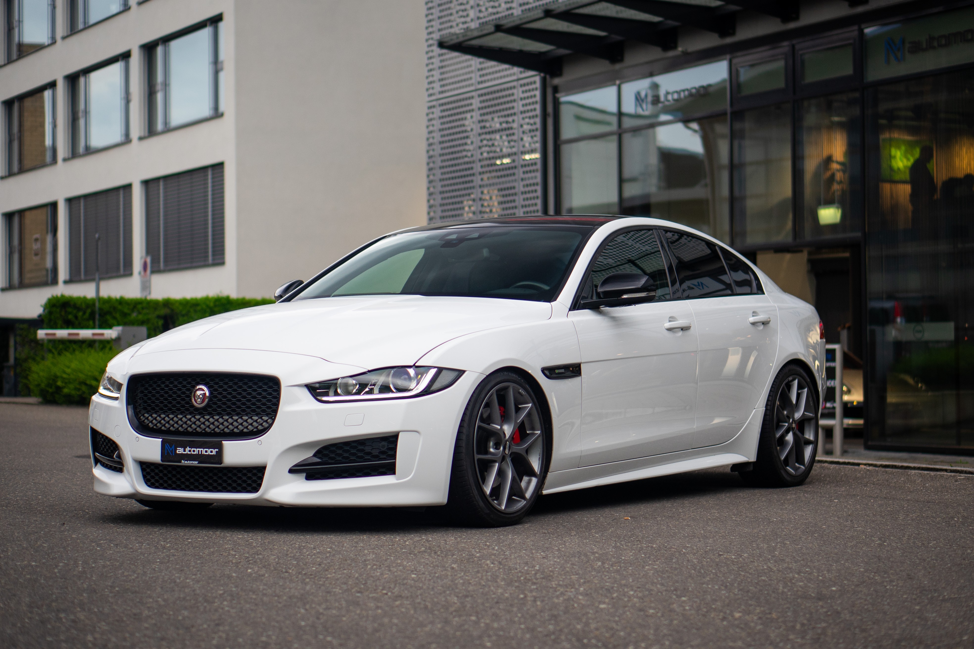 JAGUAR XE 25t 2.0 R-Sport Automatic *BBS*