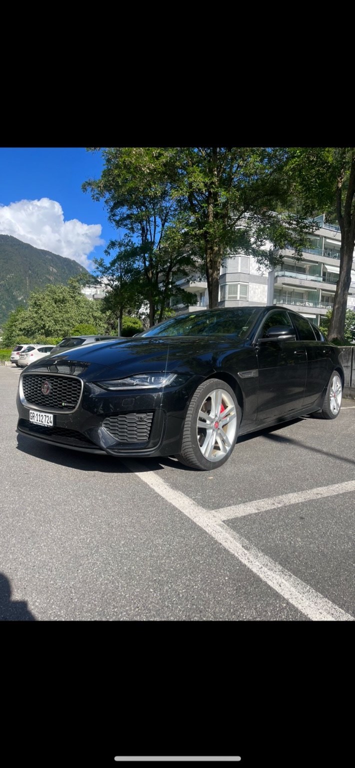 JAGUAR XE 2.0 R-Dynamic SE P300 AWD Automat