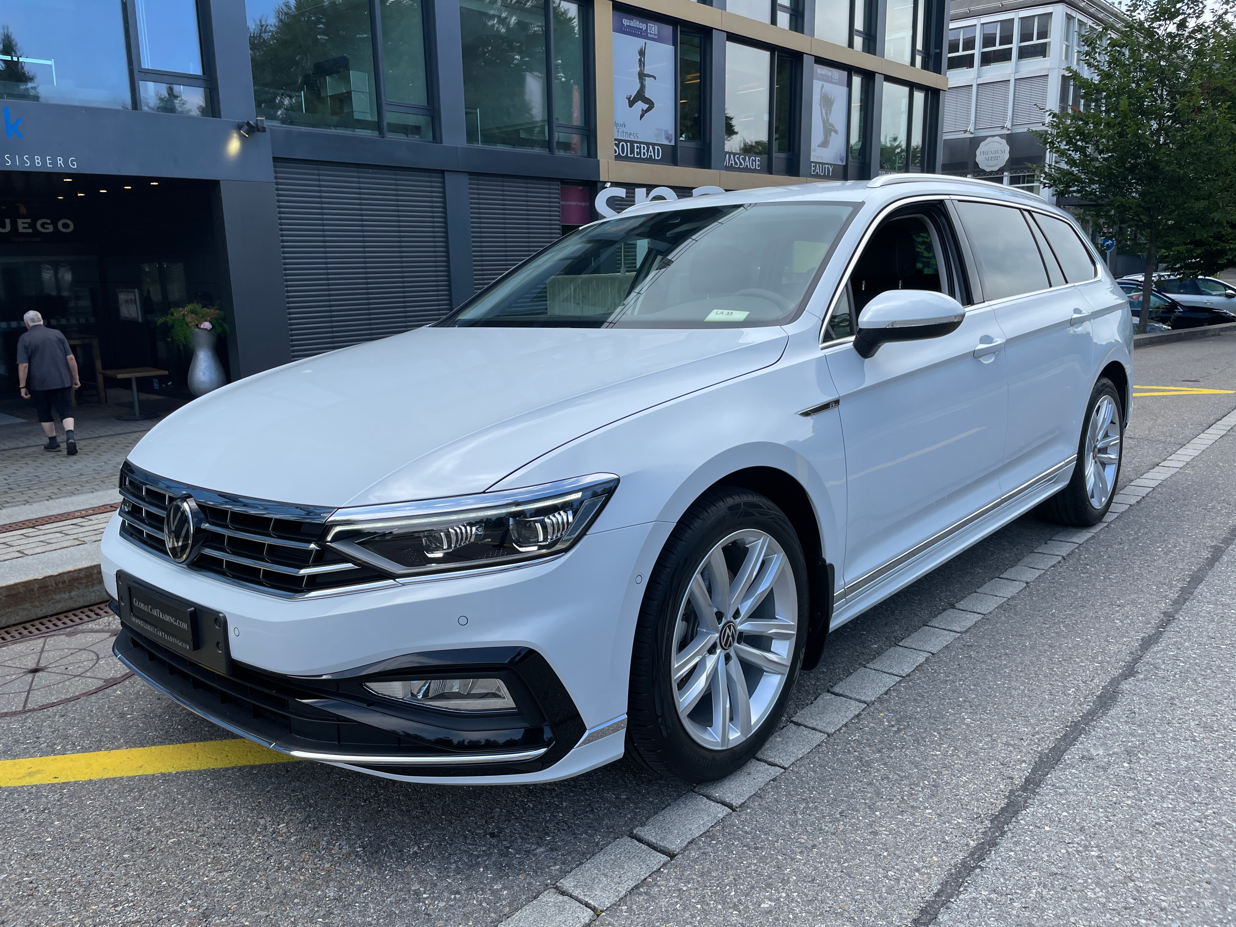 VW Passat 2.0 TDI BMT R-Line Elegance 4Motion DSG