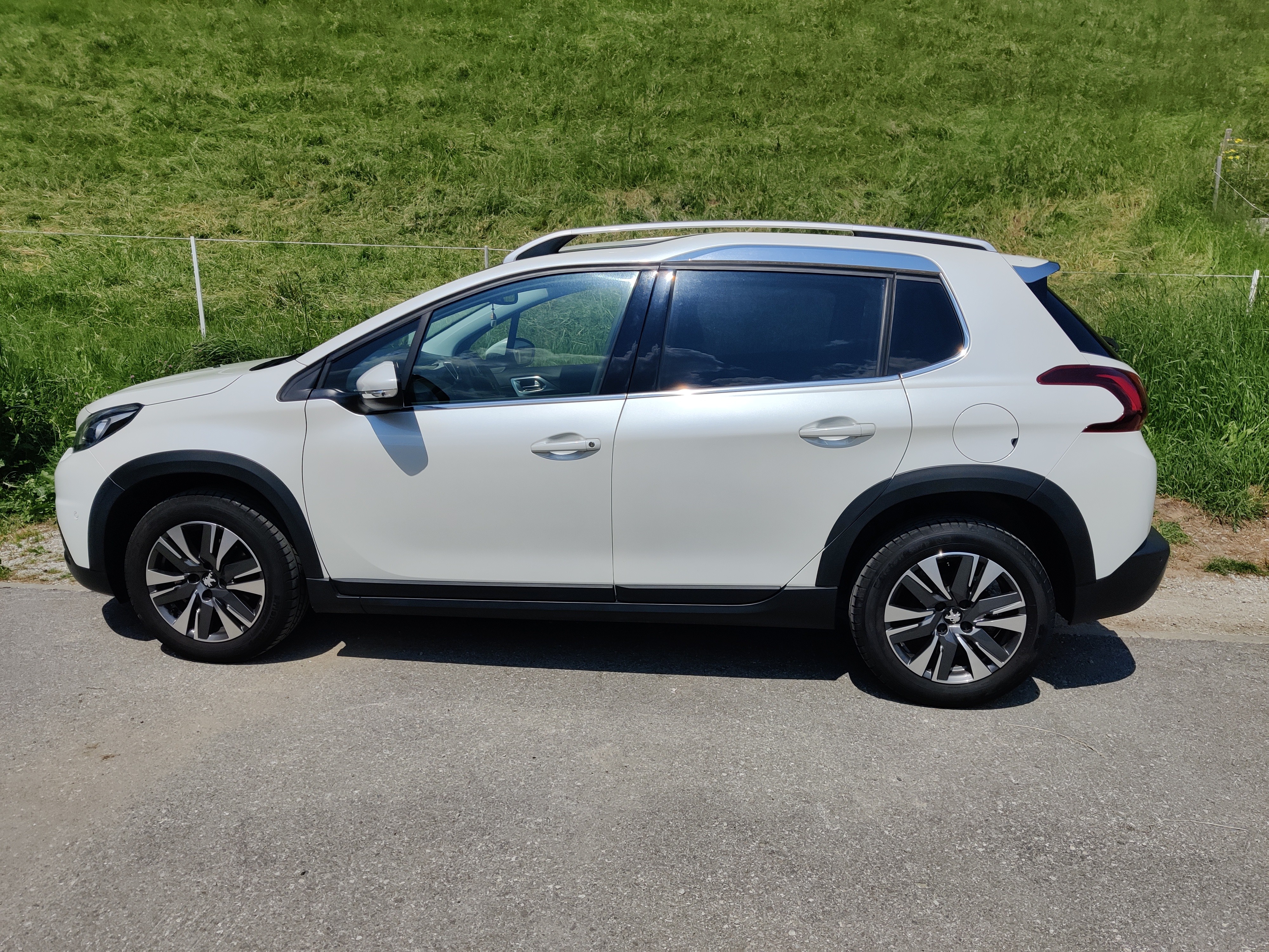 PEUGEOT 2008 1.2 PureTech Active EAT6