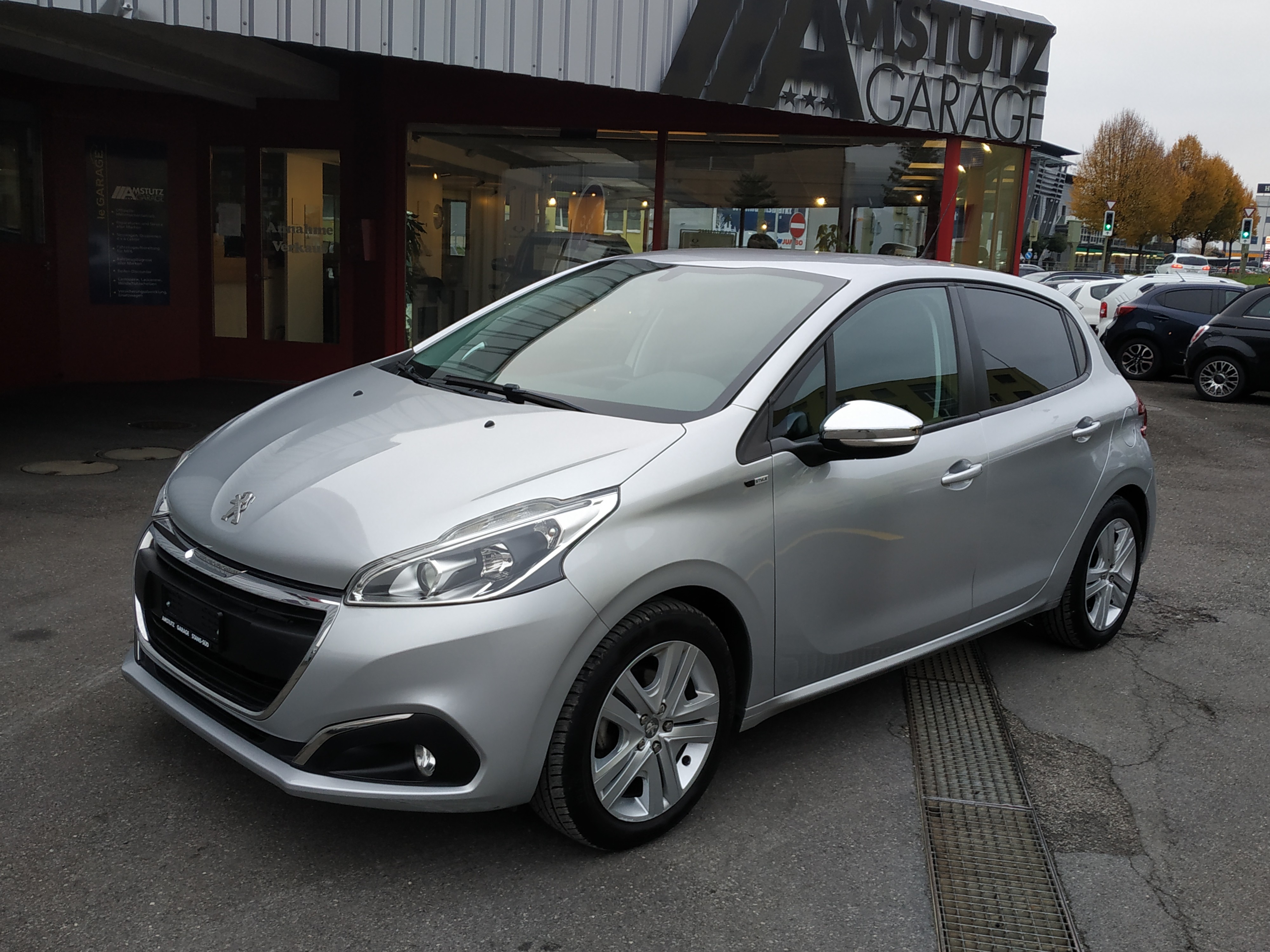 PEUGEOT 208 1.2 PureTech Style EAT6