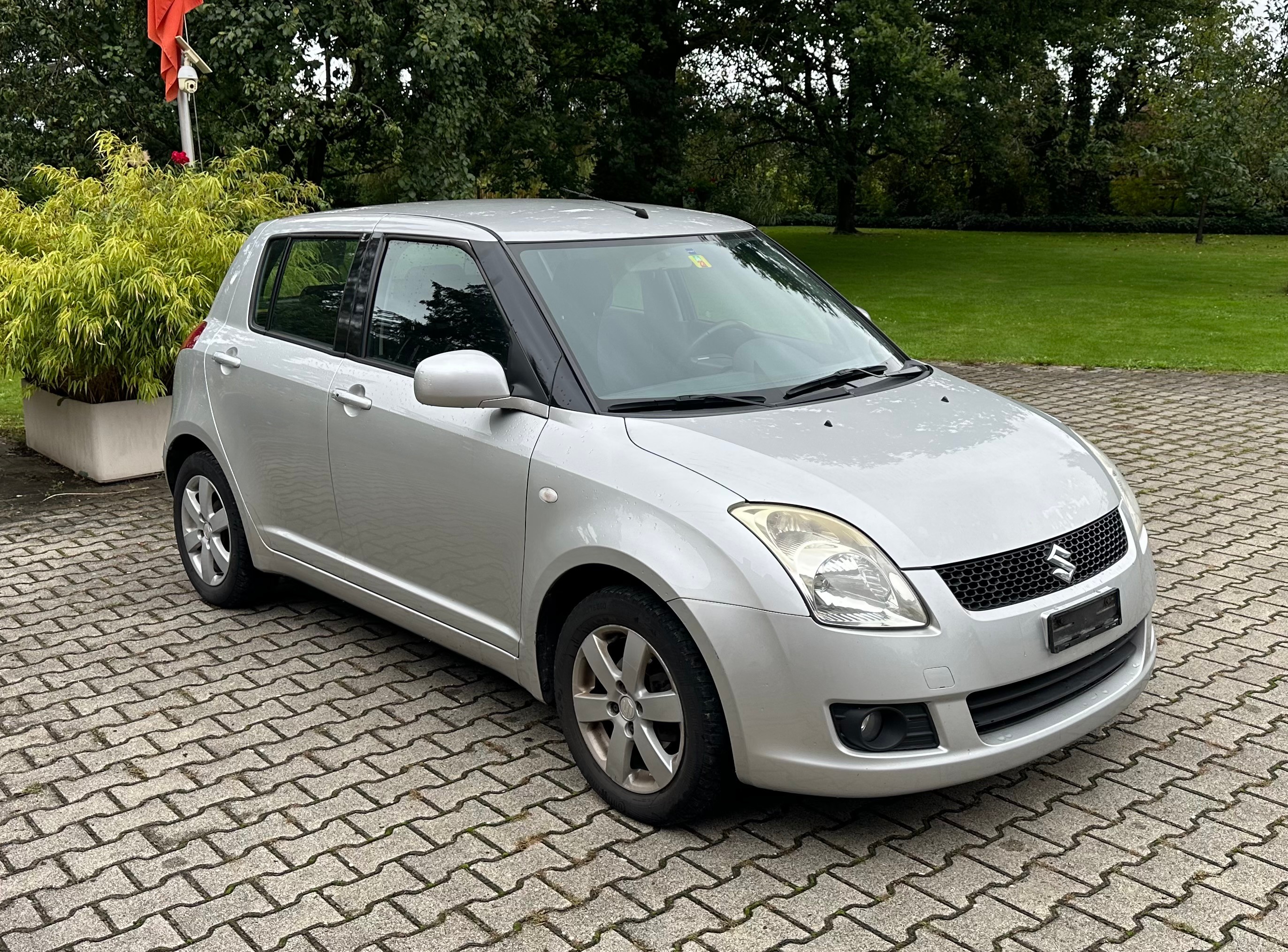 SUZUKI Swift 1.5i 16V VVT GL Top