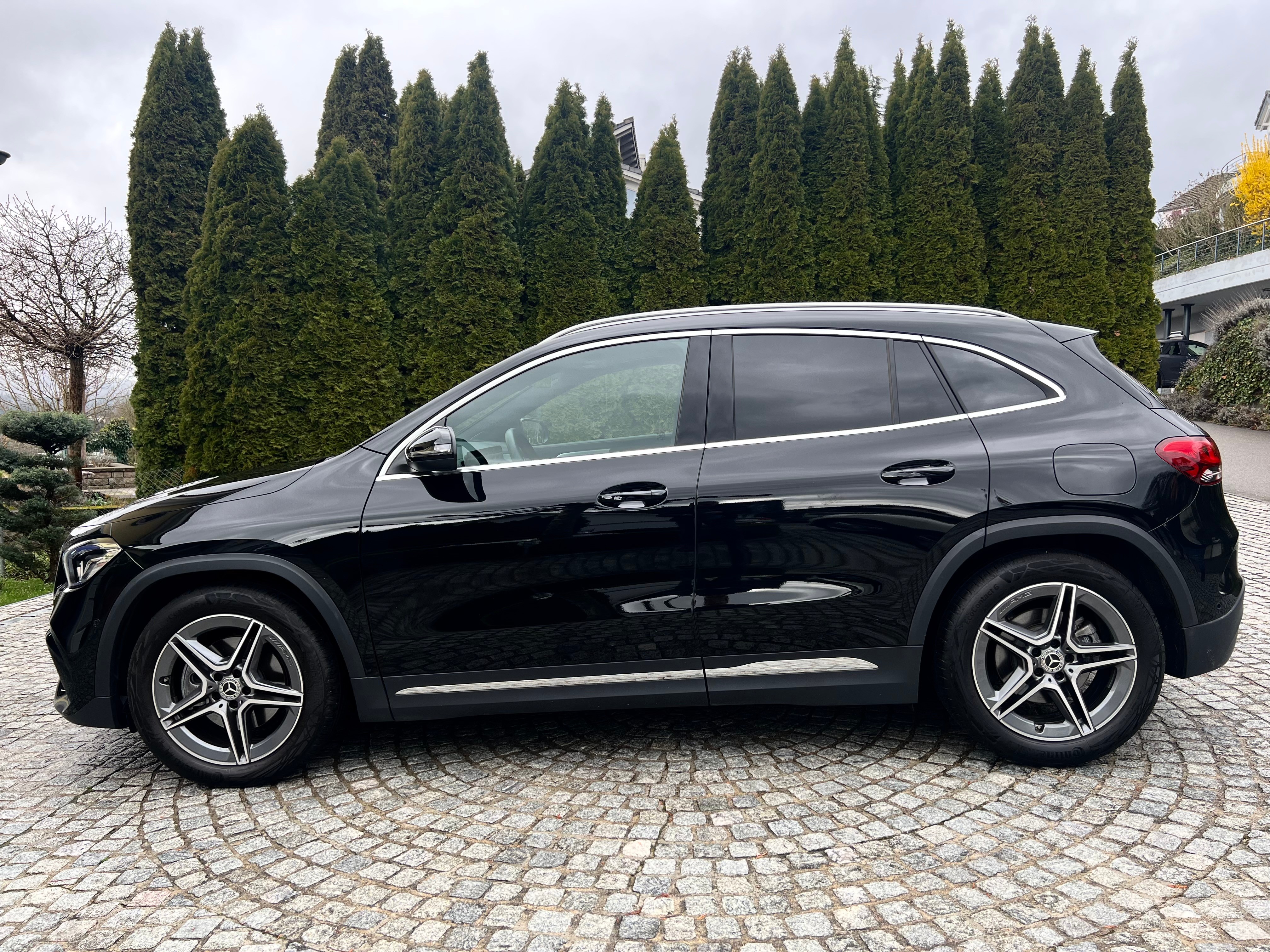 MERCEDES-BENZ GLA 250 4Matic AMG Line 8G-DCT