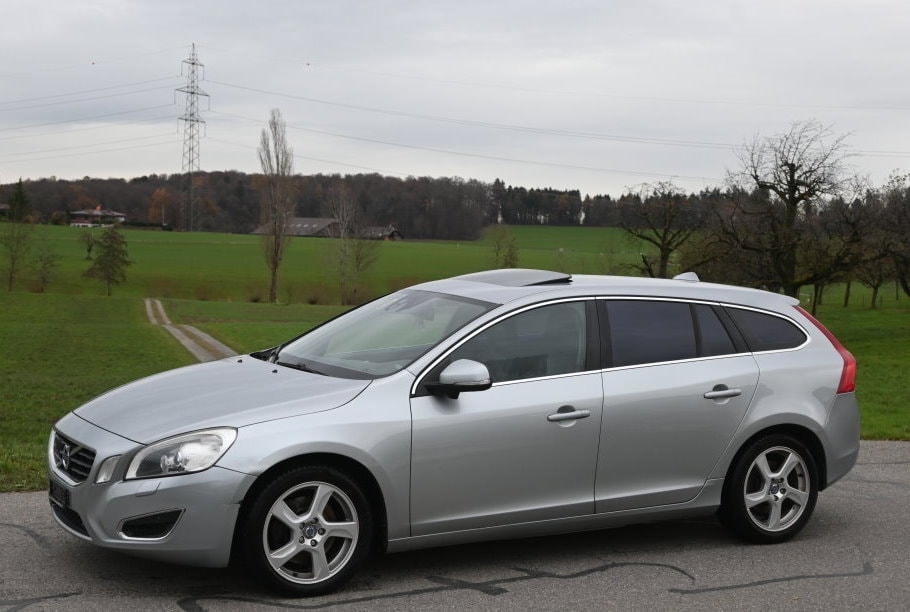 VOLVO V60 D5 AWD Summum Geartronic