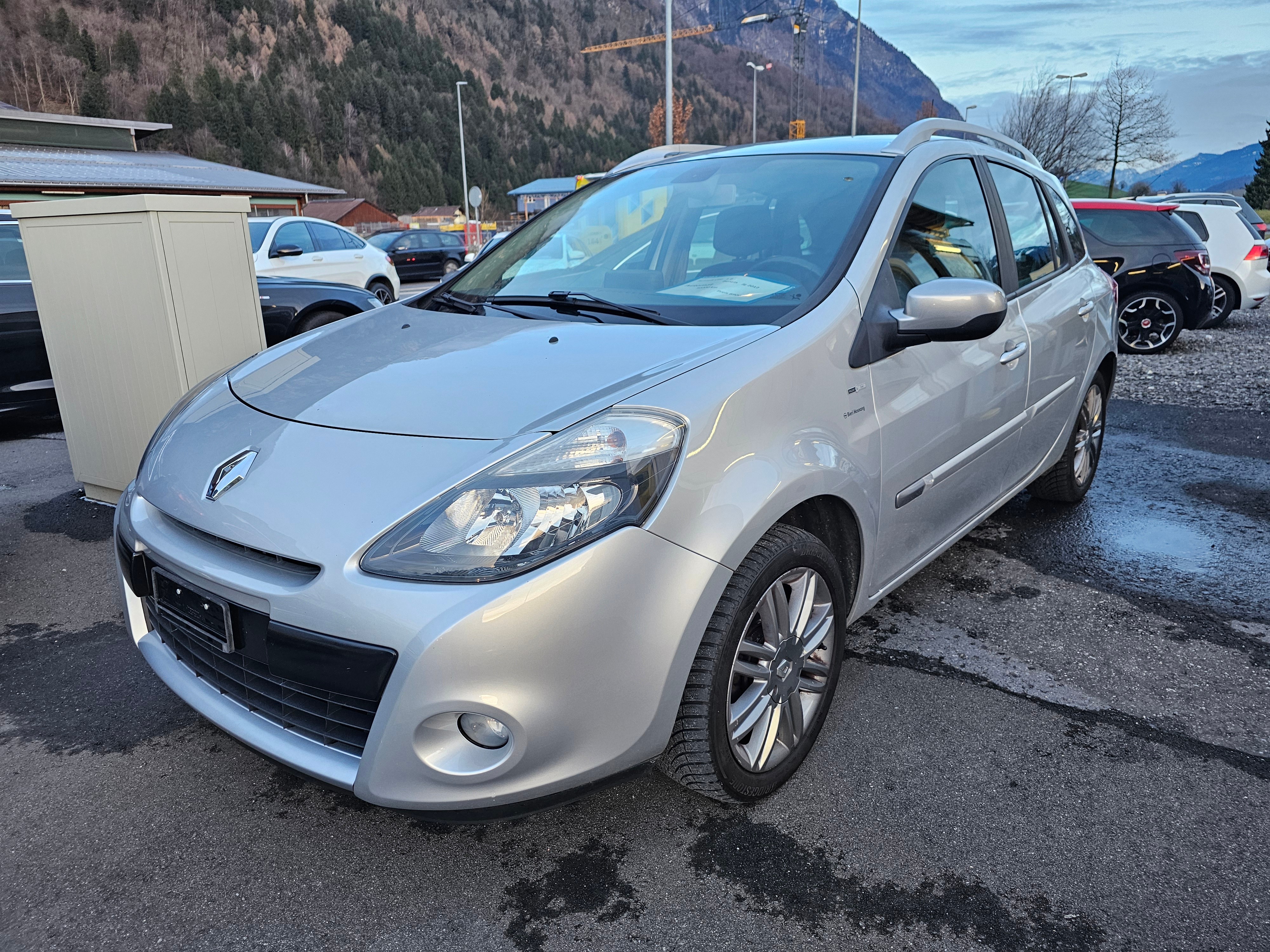 RENAULT Clio Grandtour 1.6 16V Night&Day Automatic