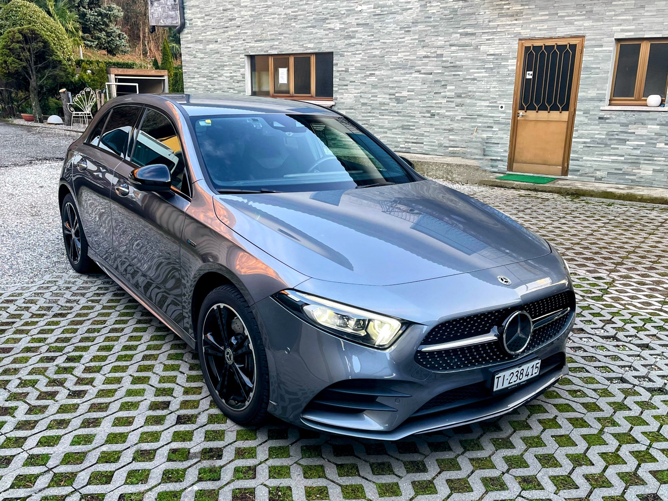 MERCEDES-BENZ A 250e AMG Line 8G-DCT