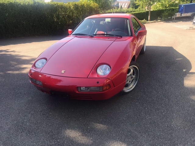 PORSCHE 928 S4