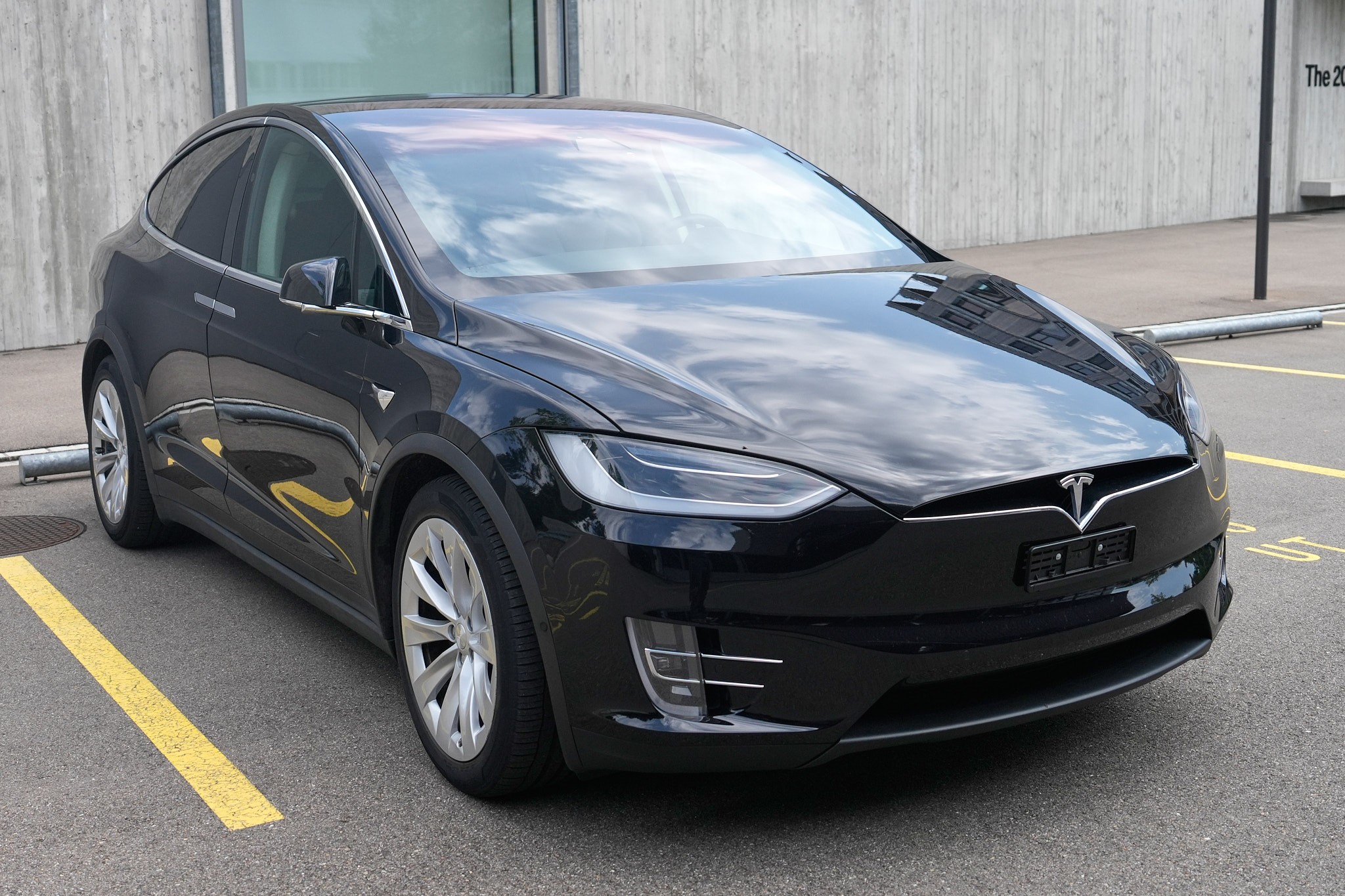 TESLA X 75D