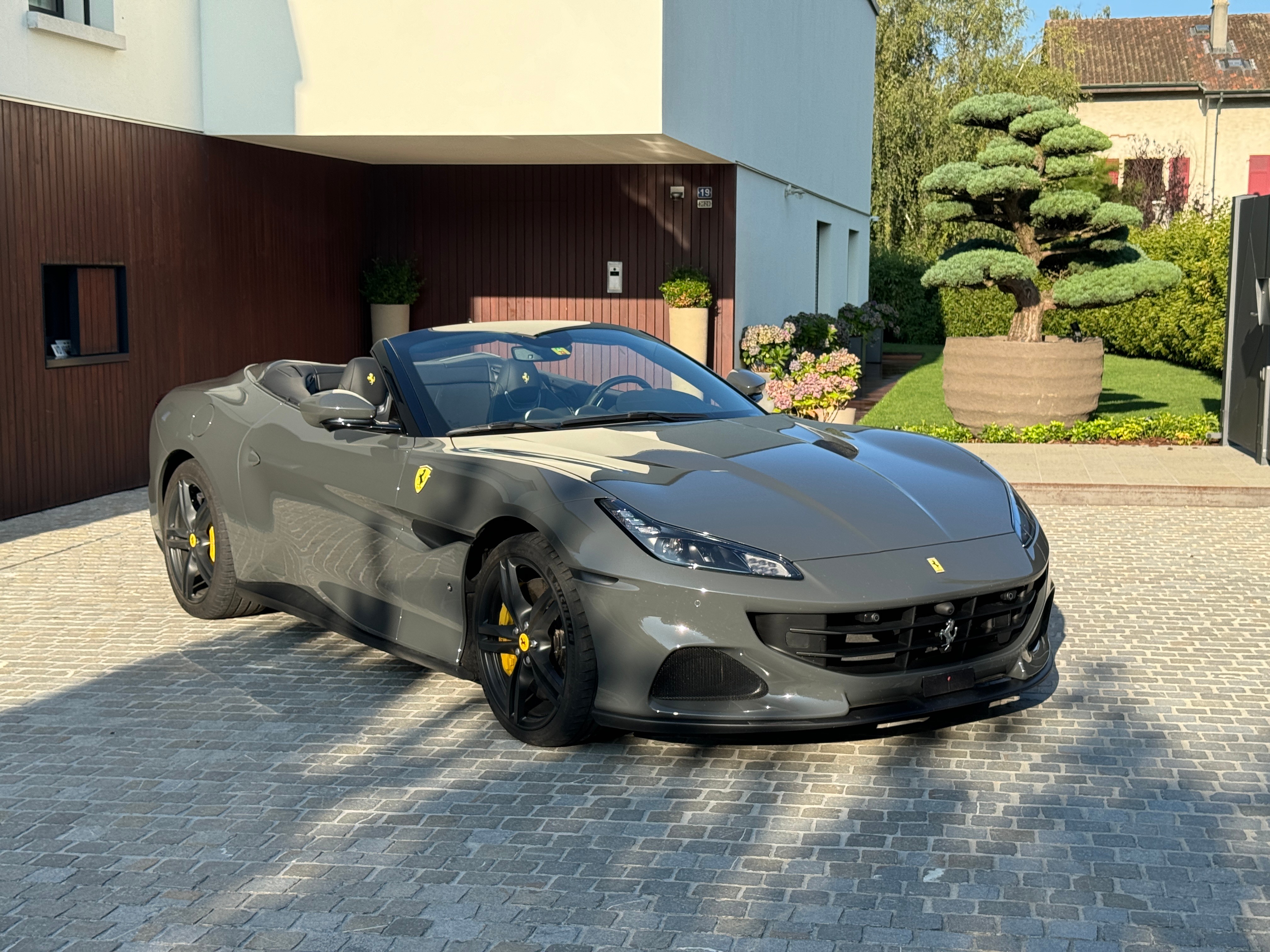 FERRARI Portofino M