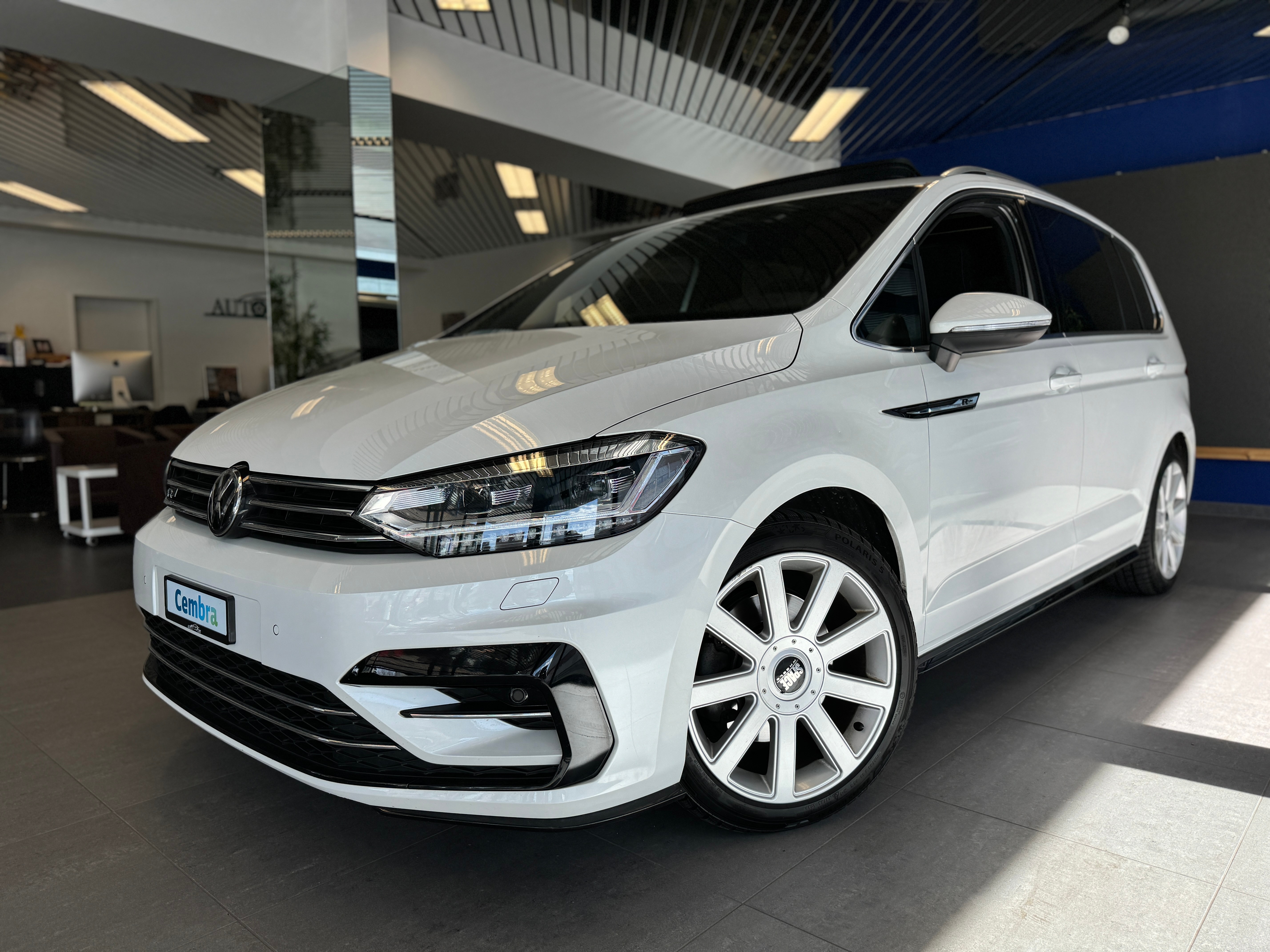 VW Touran 2.0 TDI BlueMotion R-LINE 7-PLÄTZER DSG *CH-Fahrzeug*