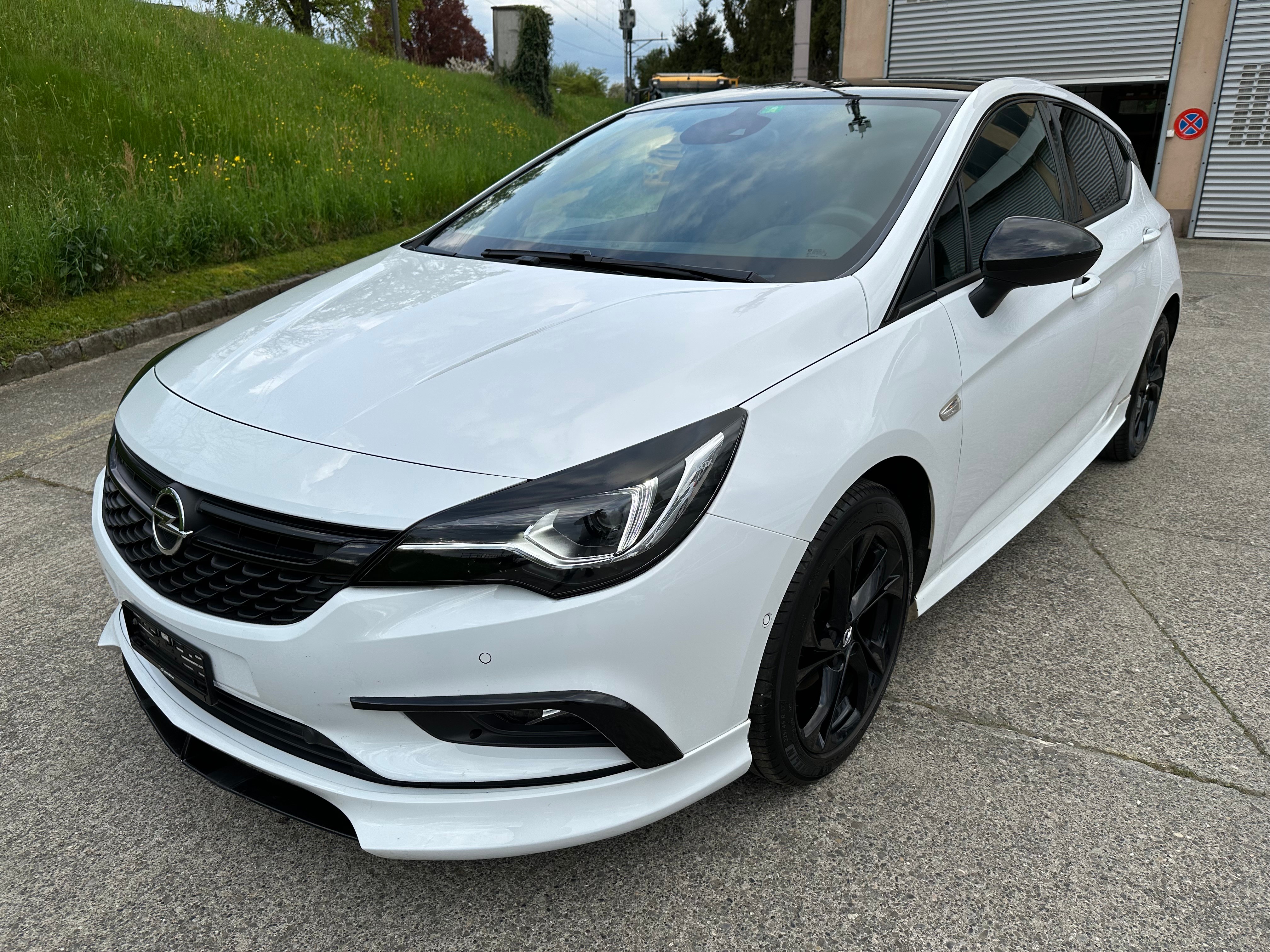 OPEL Astra 1.4i Turbo Black Edition