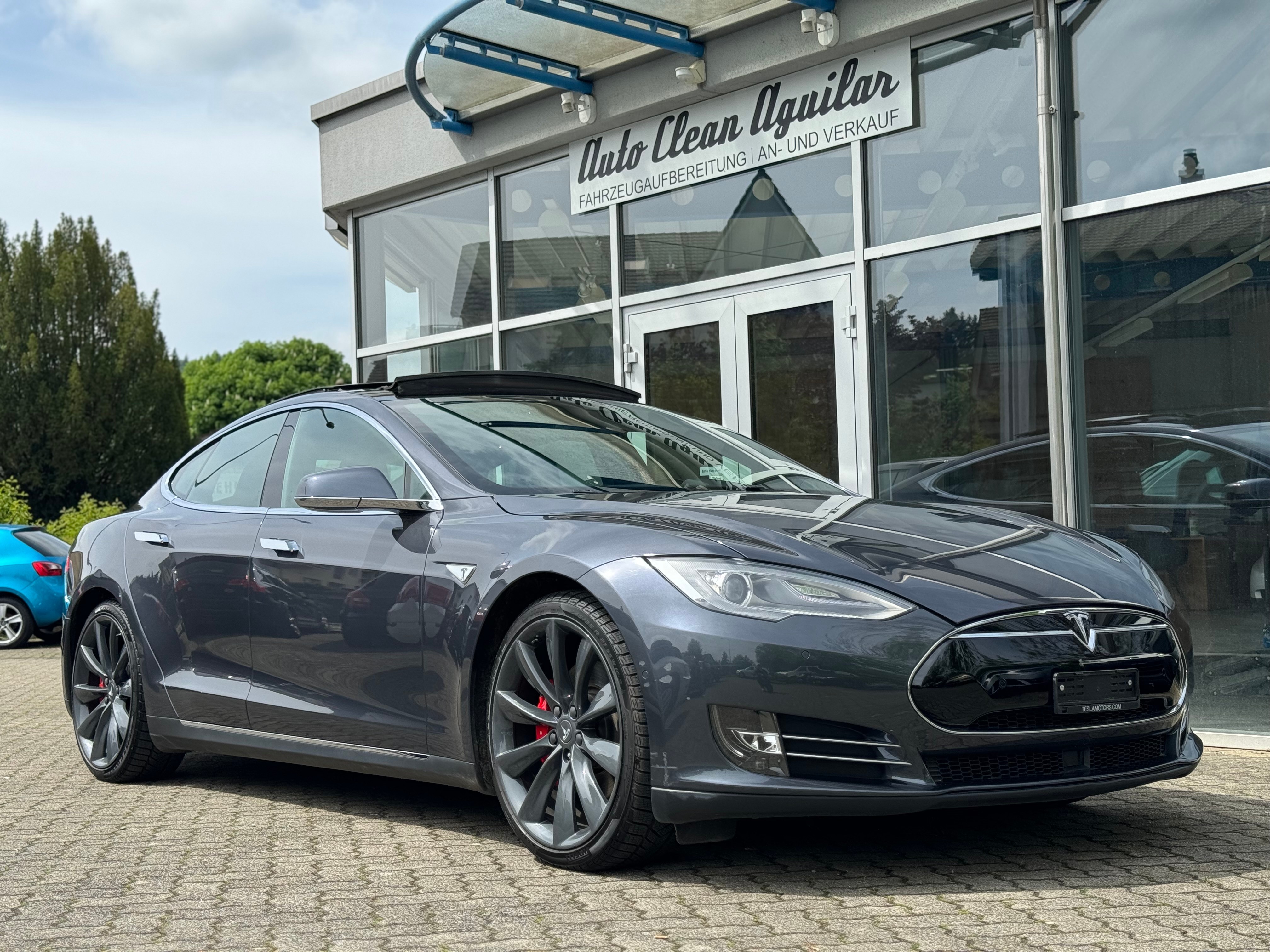 TESLA P 85D