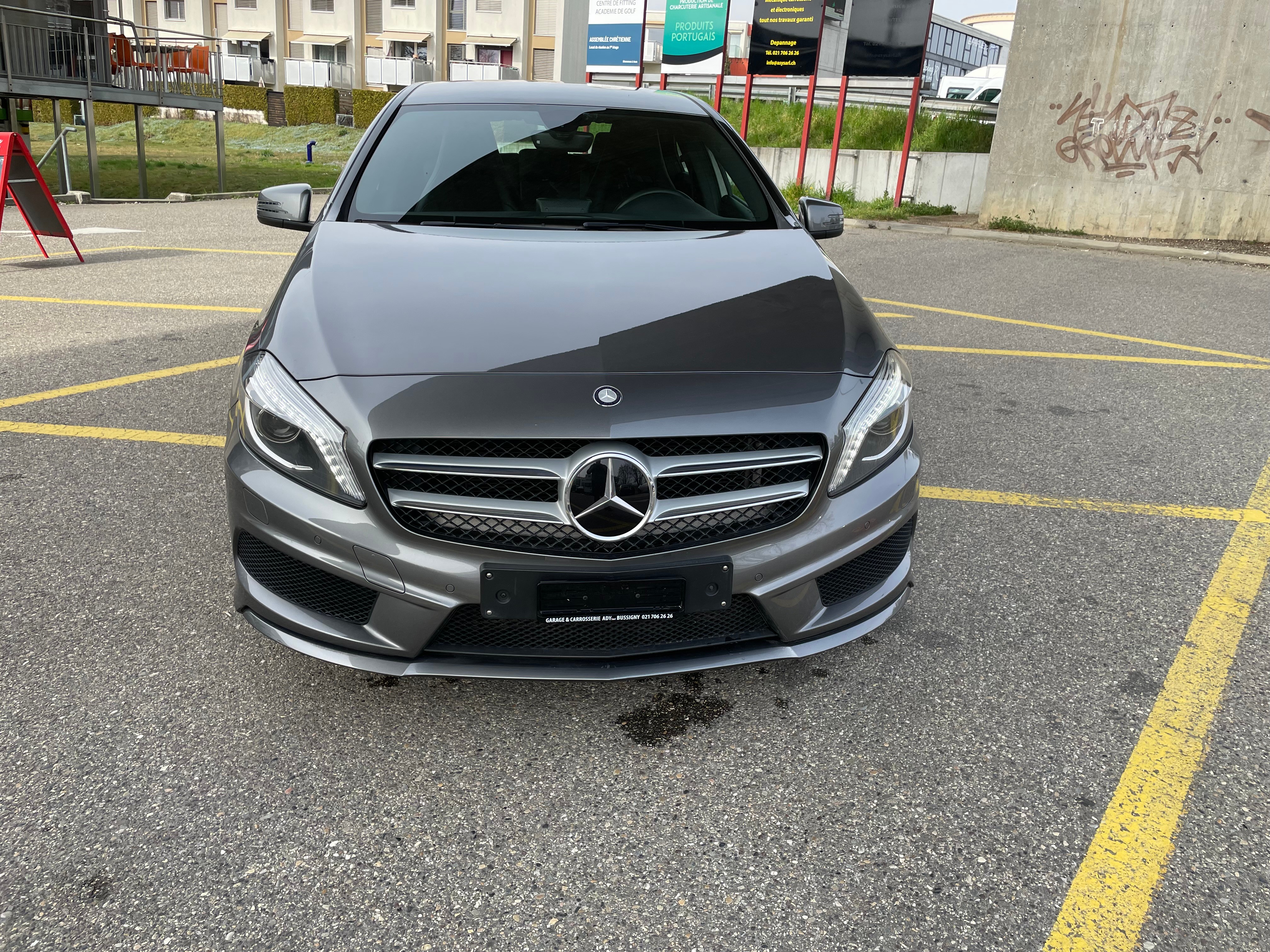 MERCEDES-BENZ A 200 AMG Line