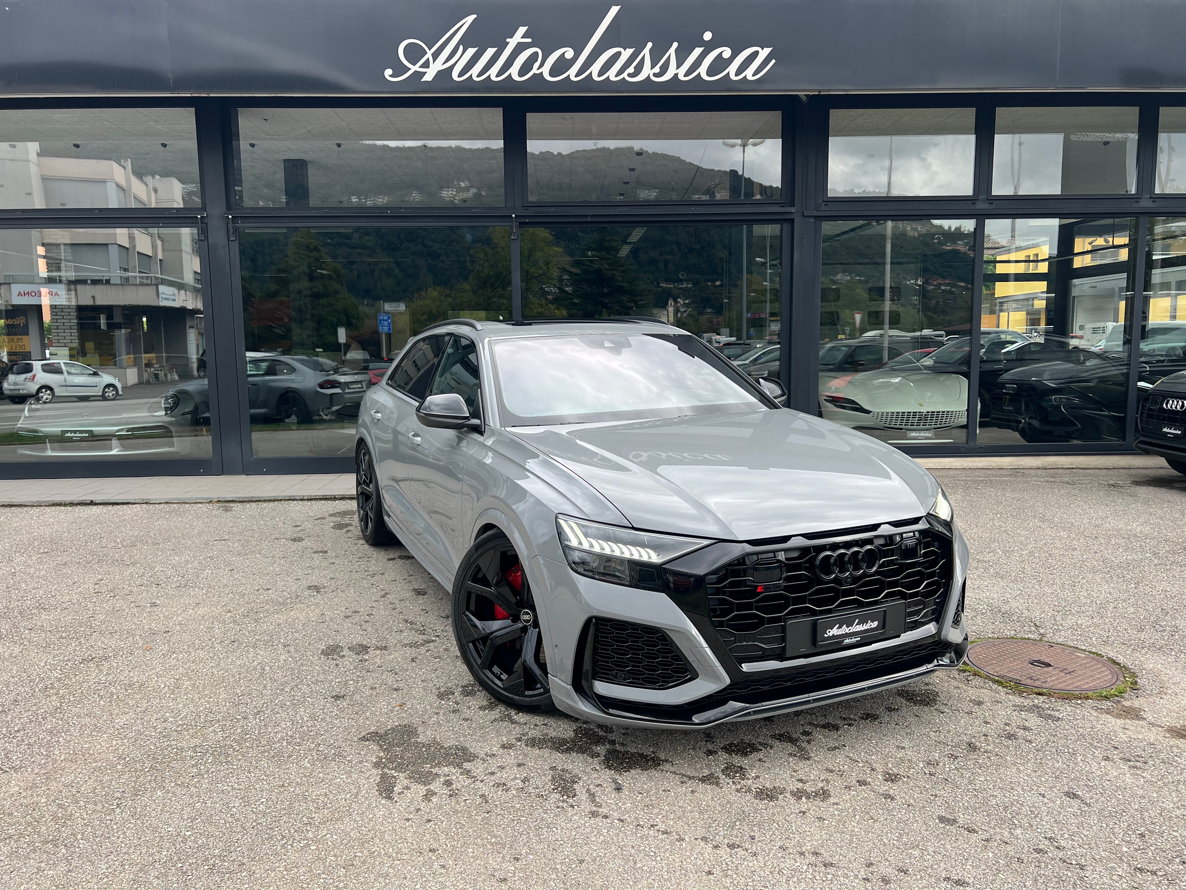 AUDI RSQ8 quattro tiptronic