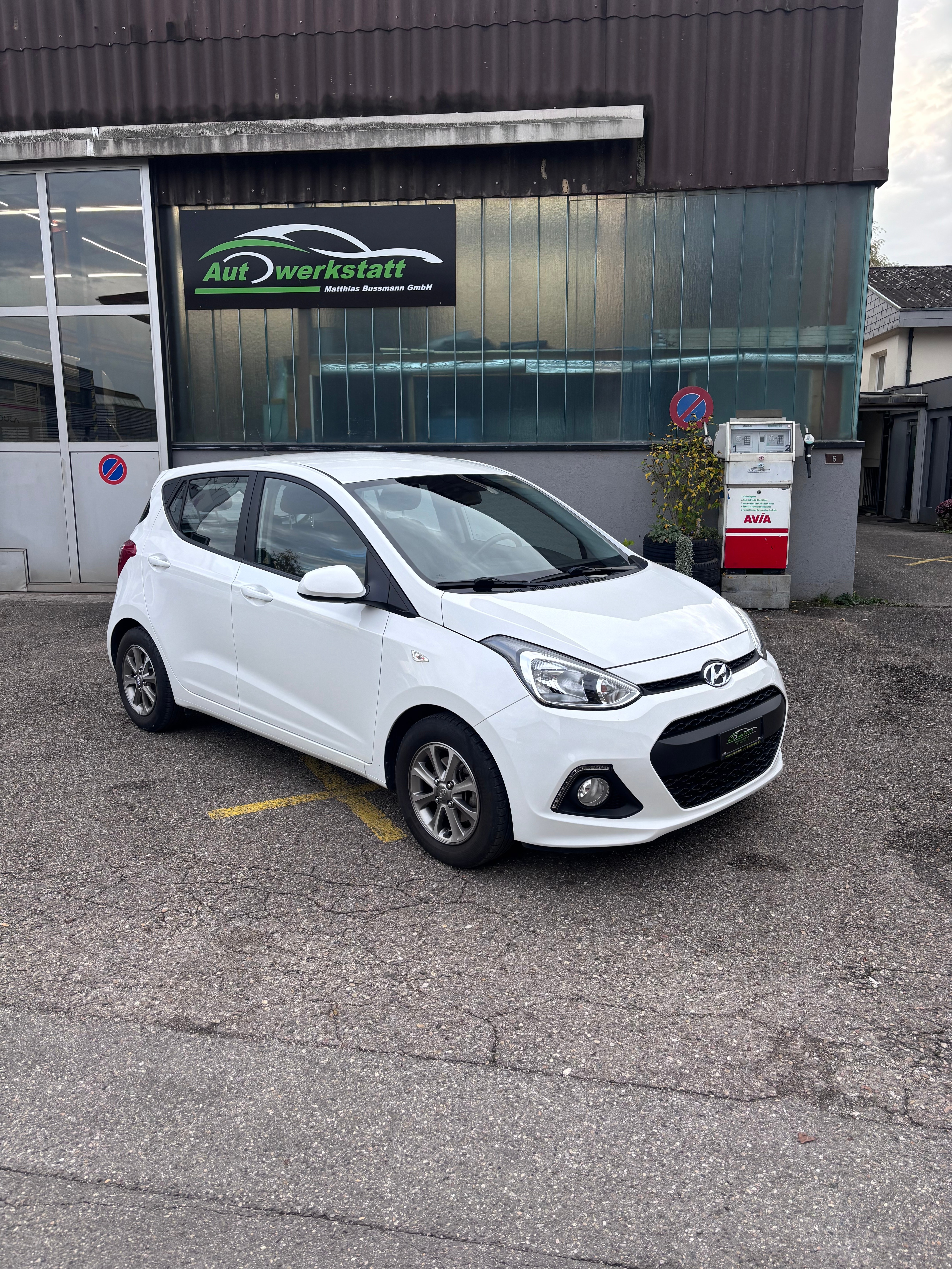 HYUNDAI i10 1.0 Amplia