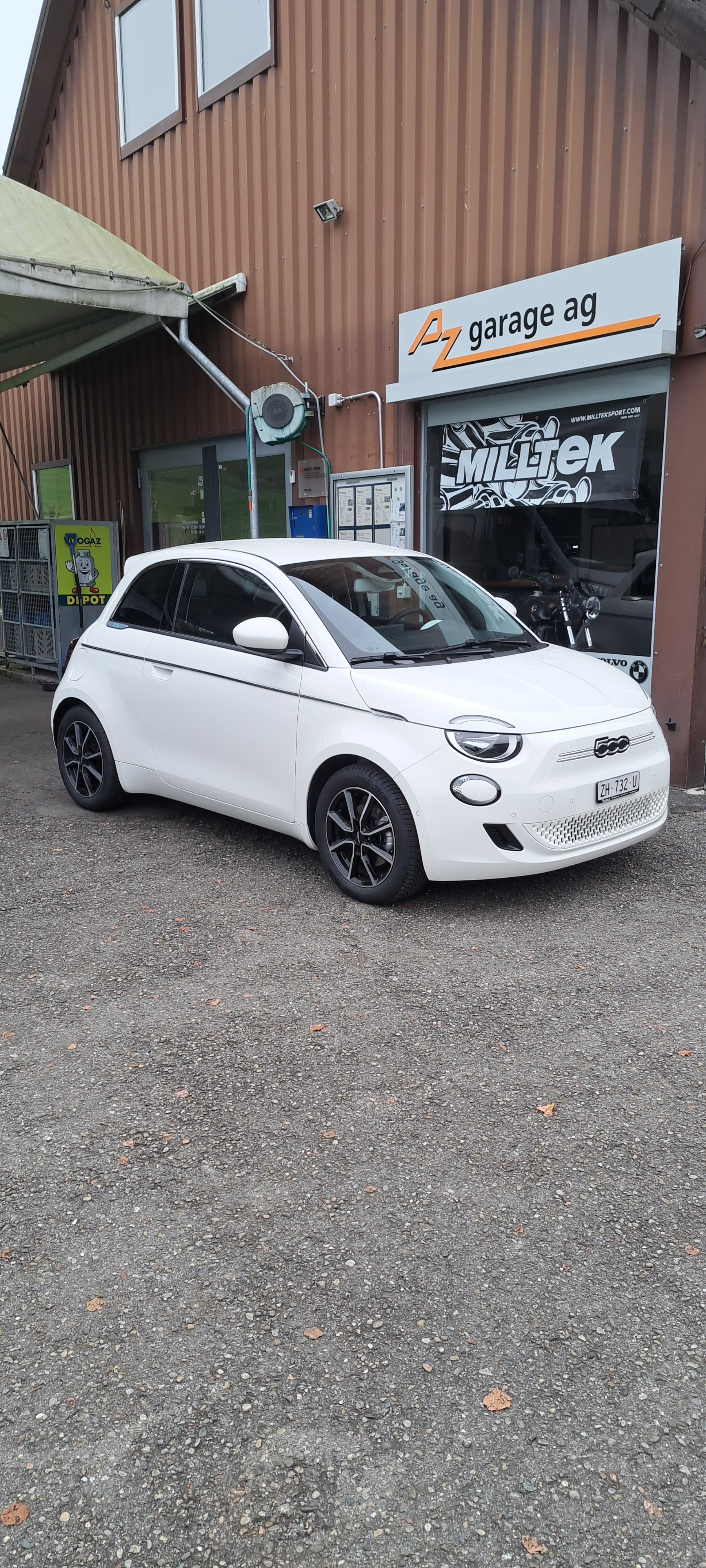 FIAT 500 C electric 87 kW Swiss Edition