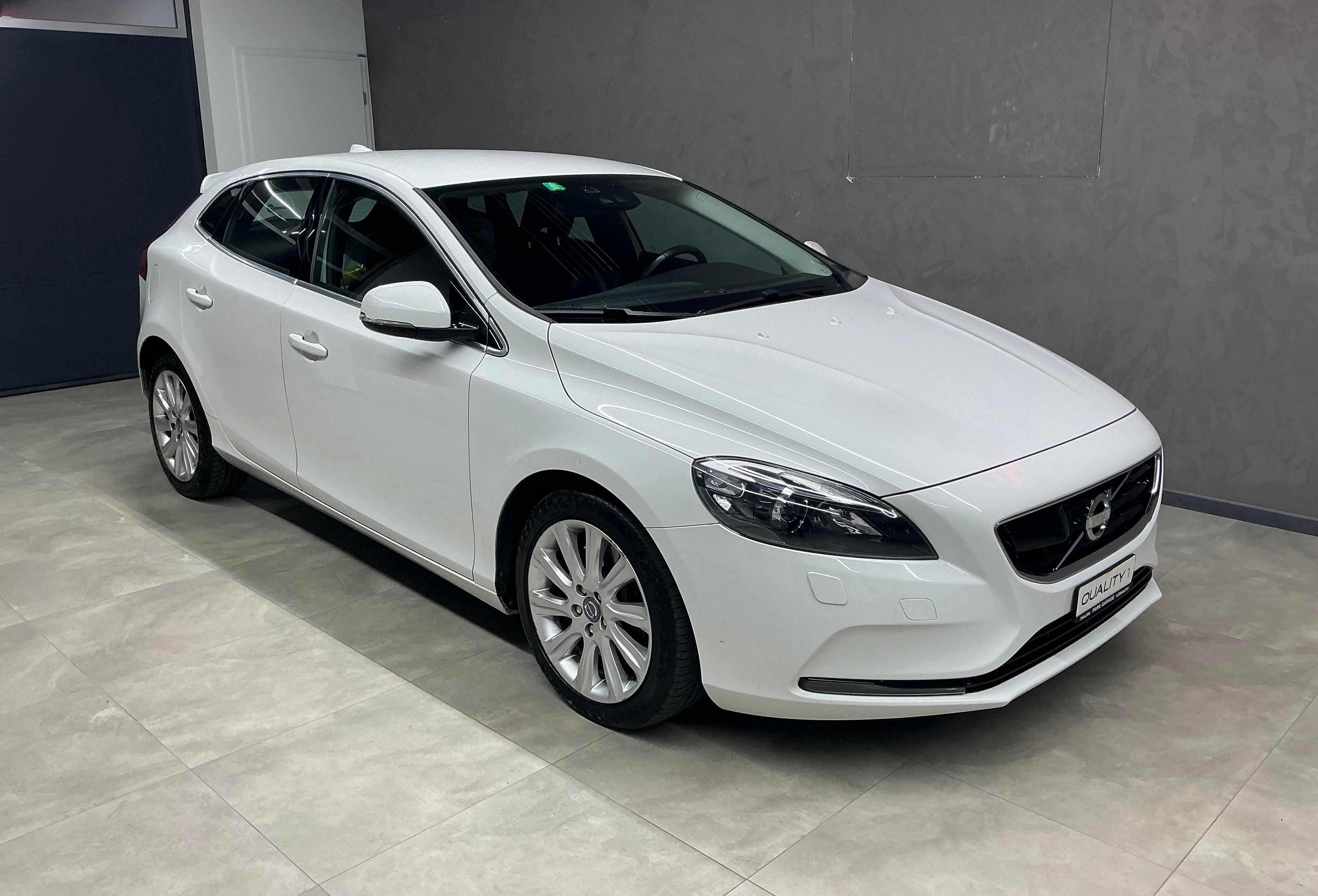 VOLVO V40 D3 Summum Geartronic