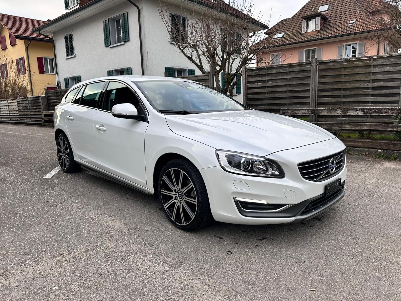 VOLVO V60 D4 AWD Summum Geartronic