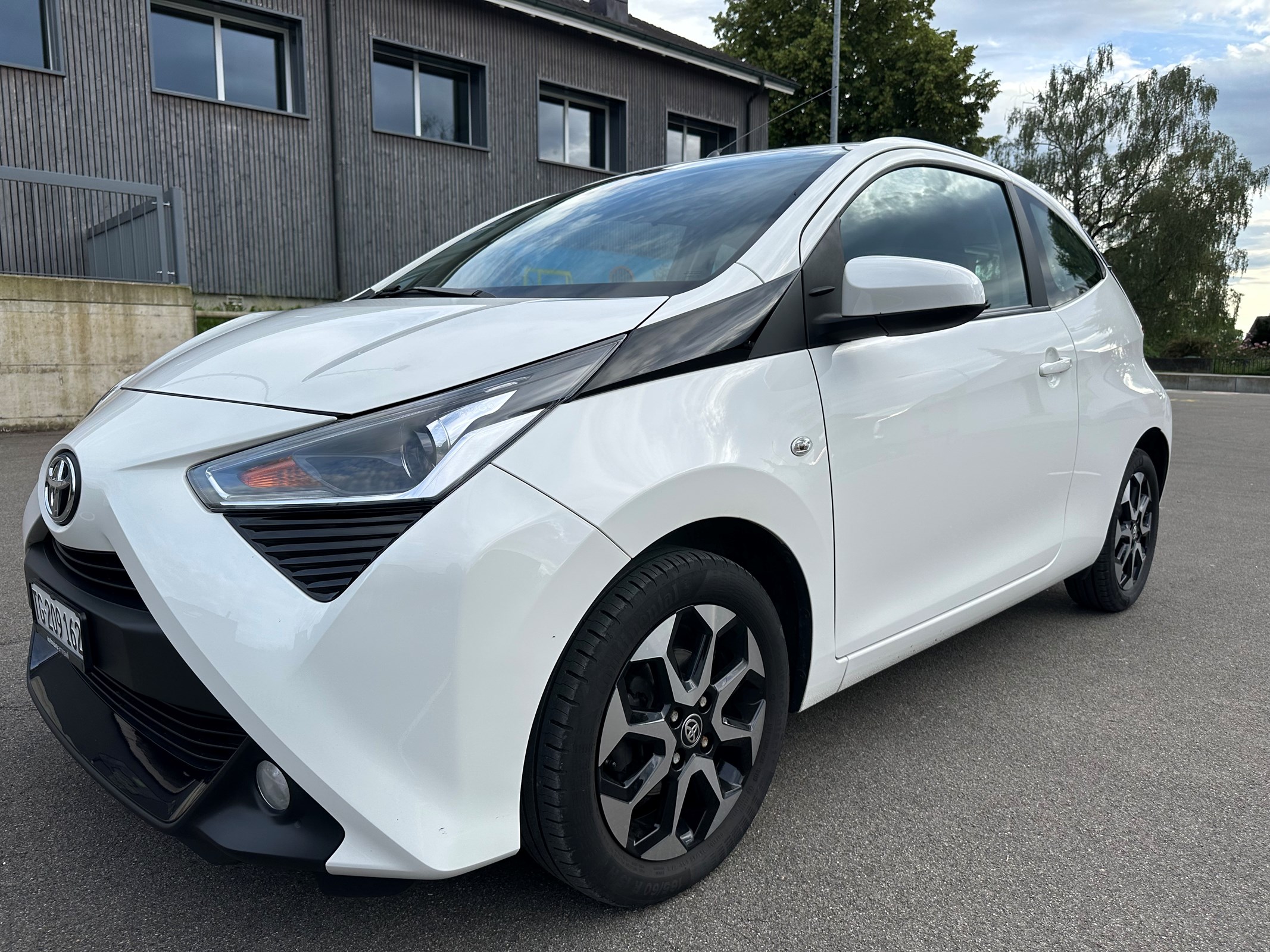 TOYOTA Aygo 1.0 VVT-i x-play X-shift