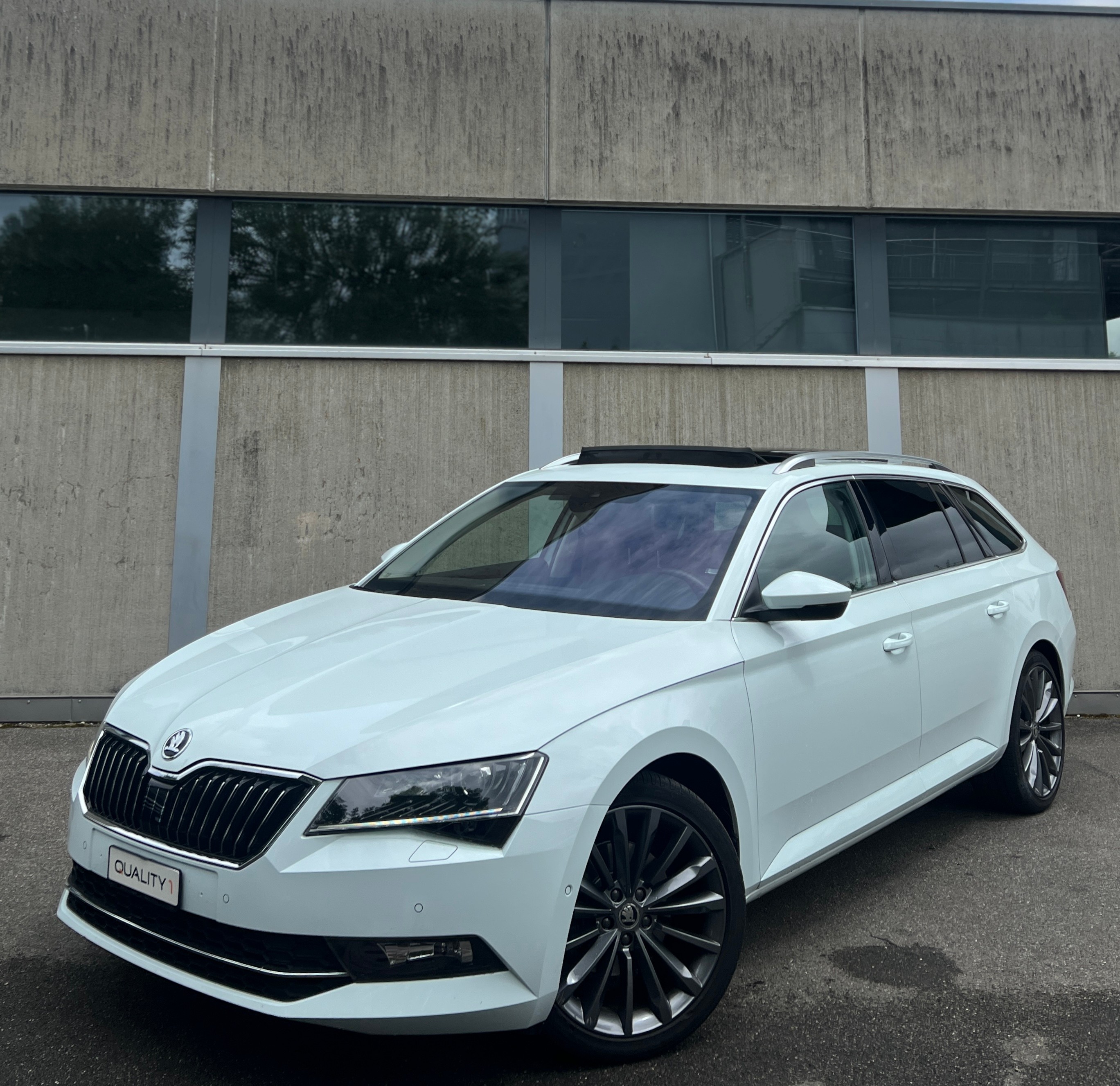 SKODA Superb Combi 2.0 TDi Style 4x4 DSG