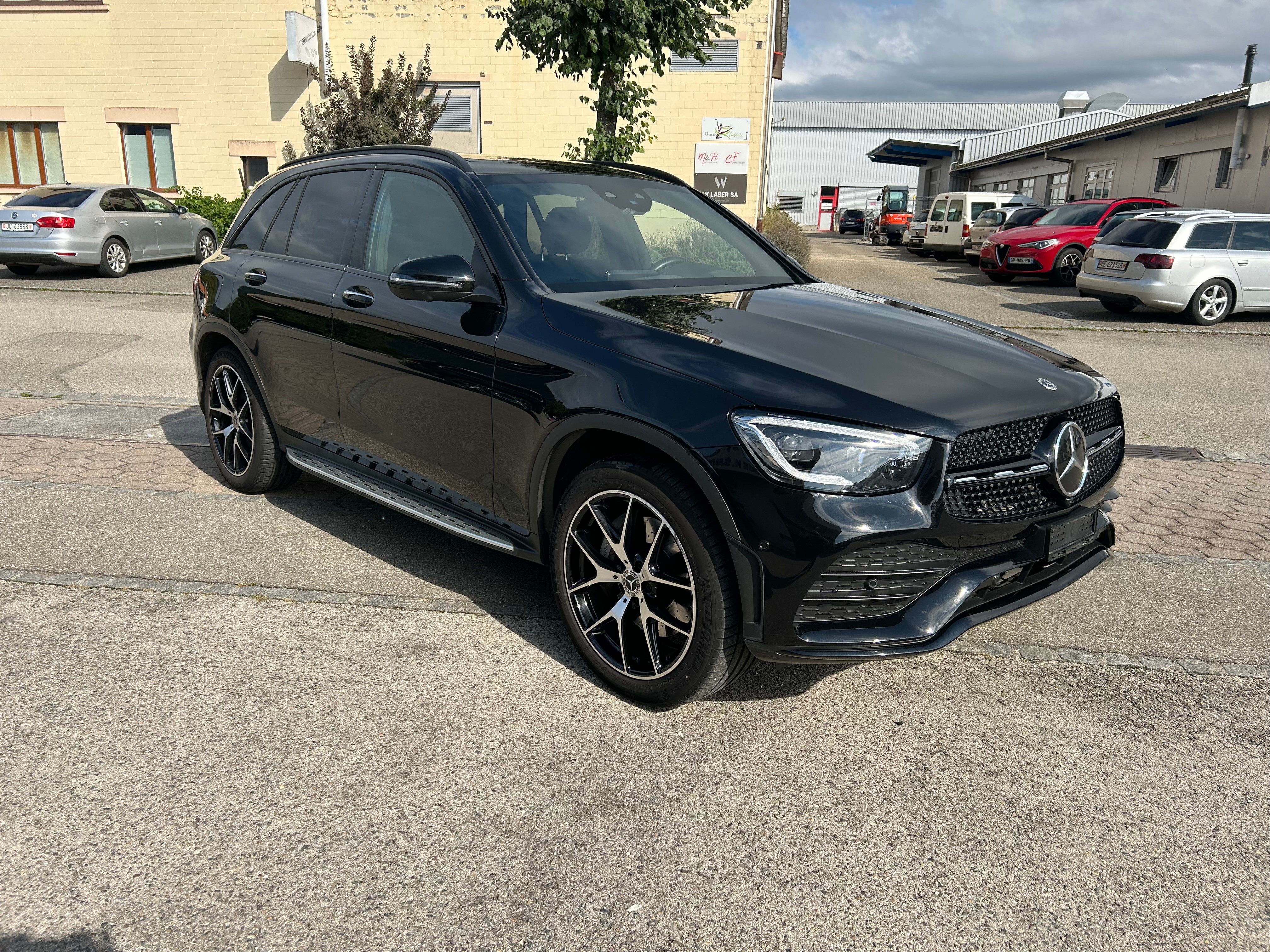 MERCEDES-BENZ GLC 300 AMG Line 4Matic 9G-Tronic