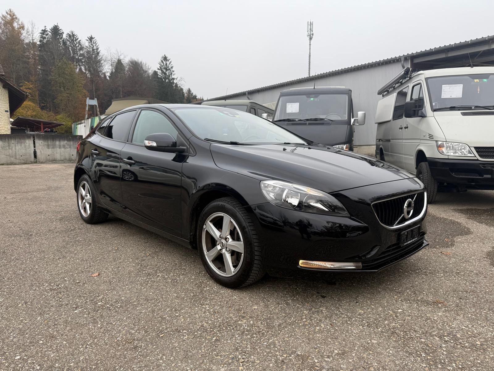 VOLVO V40 D3 Momentum Geartronic **Frisch ab MFK & Service**