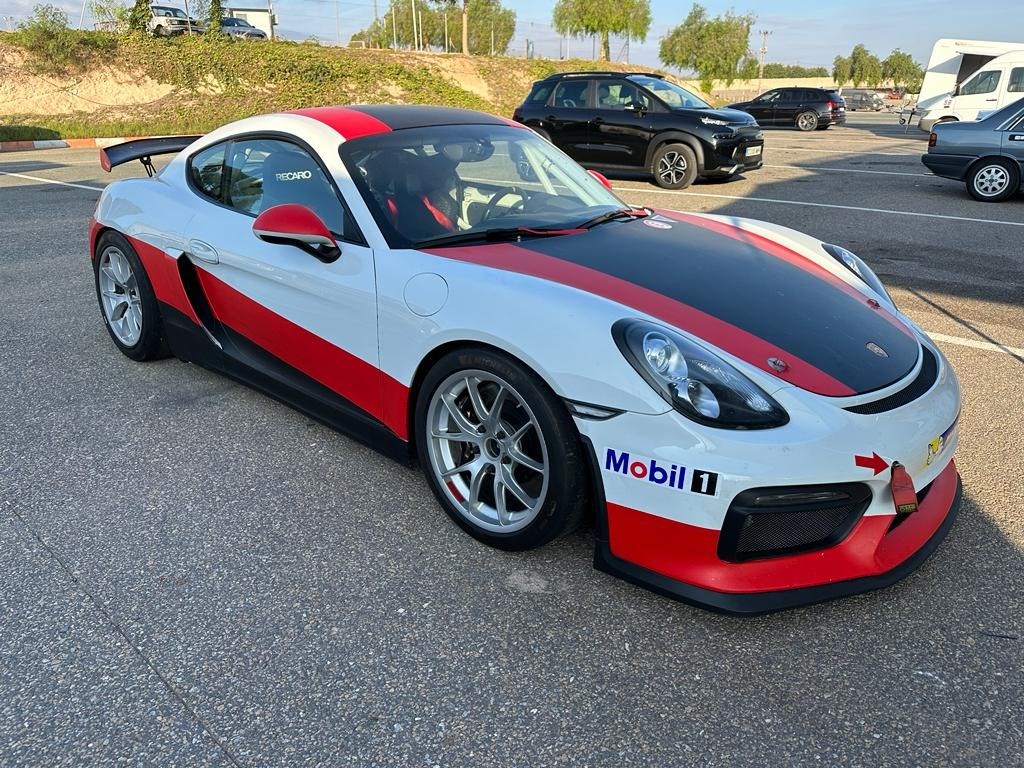 PORSCHE CAYMAN GT4 Clubsport