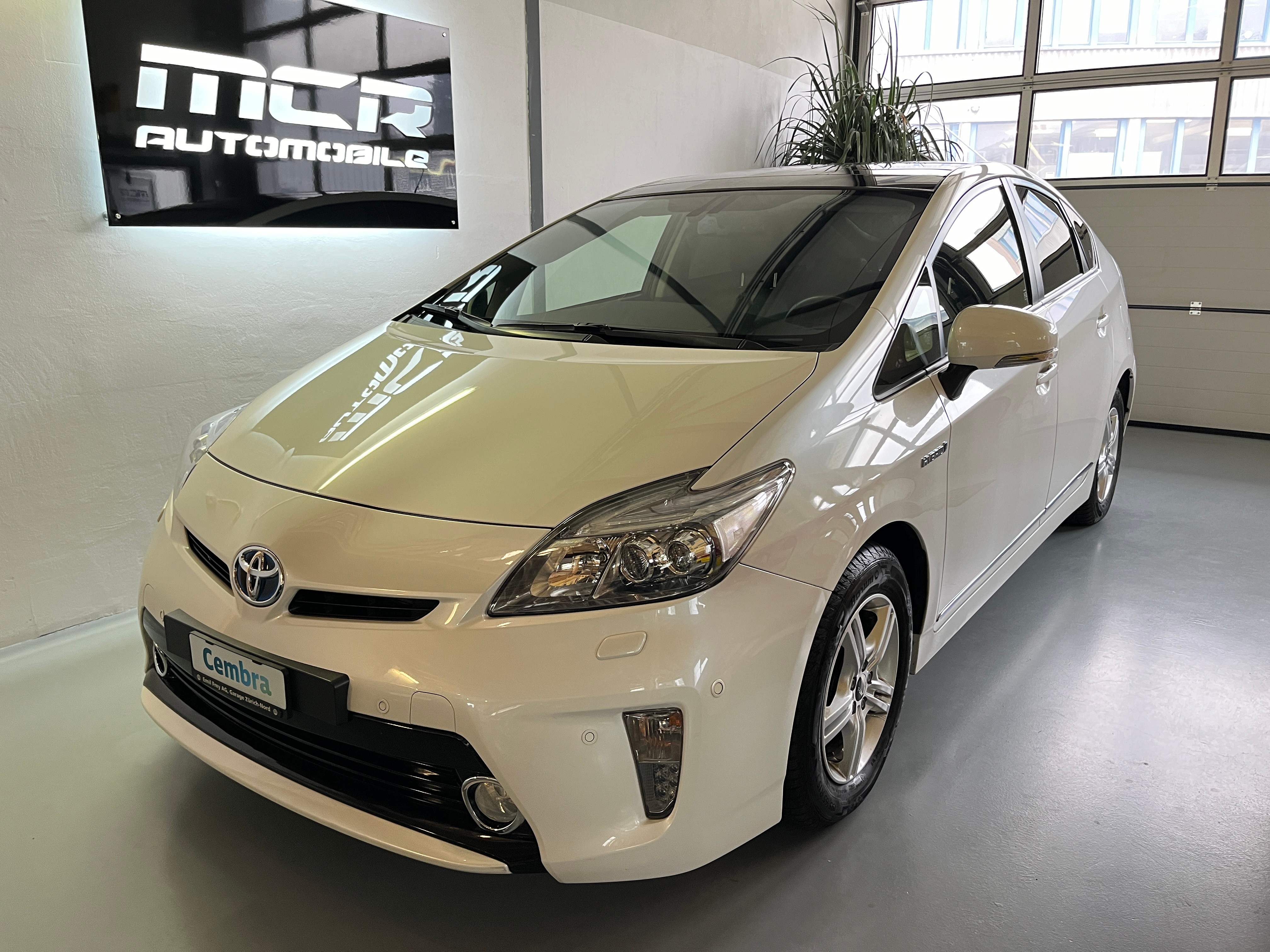 TOYOTA Prius 1.8 16V HSD Sol Premium