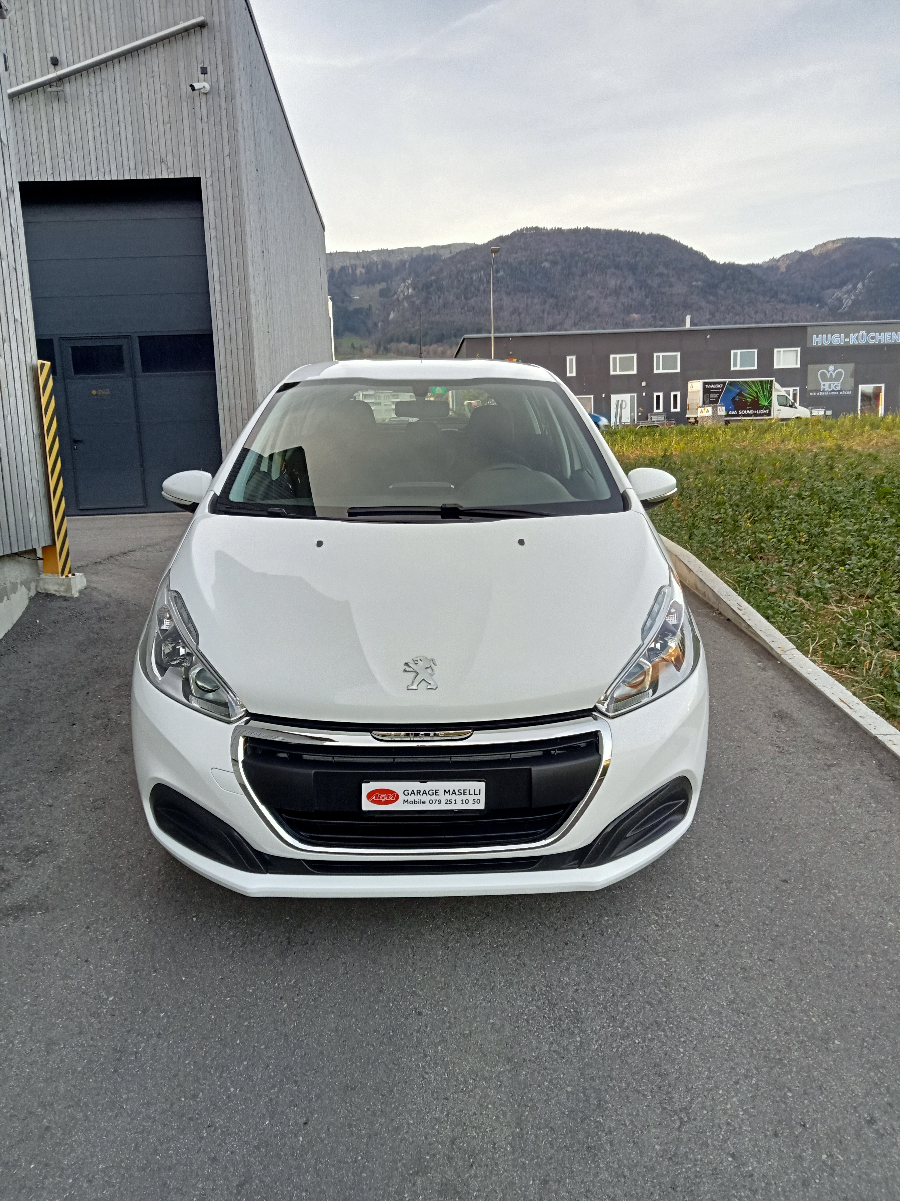 PEUGEOT 208 1.2 PureTech Signature