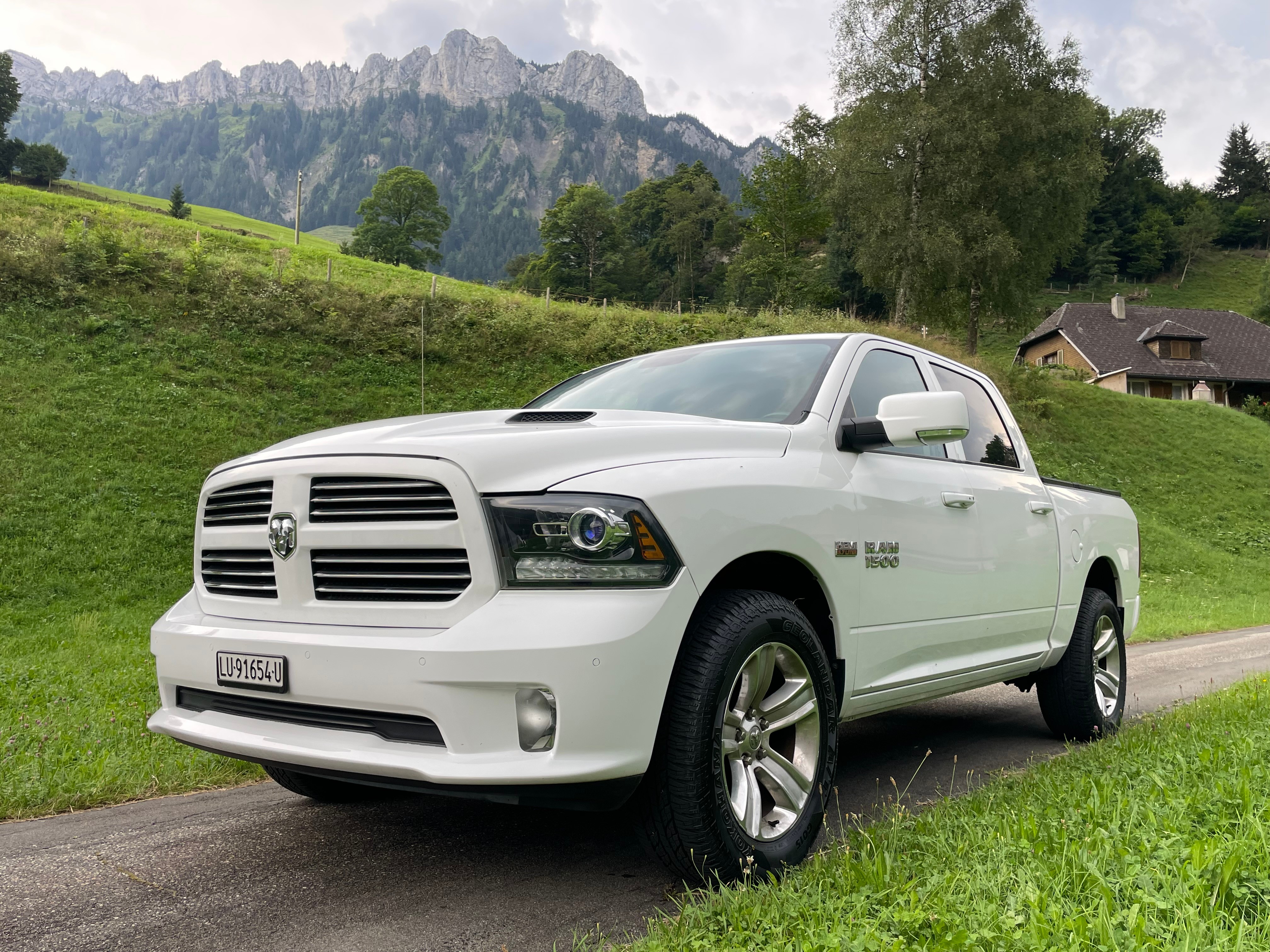 DODGE 5.7 V8 1500 Hemi Sport