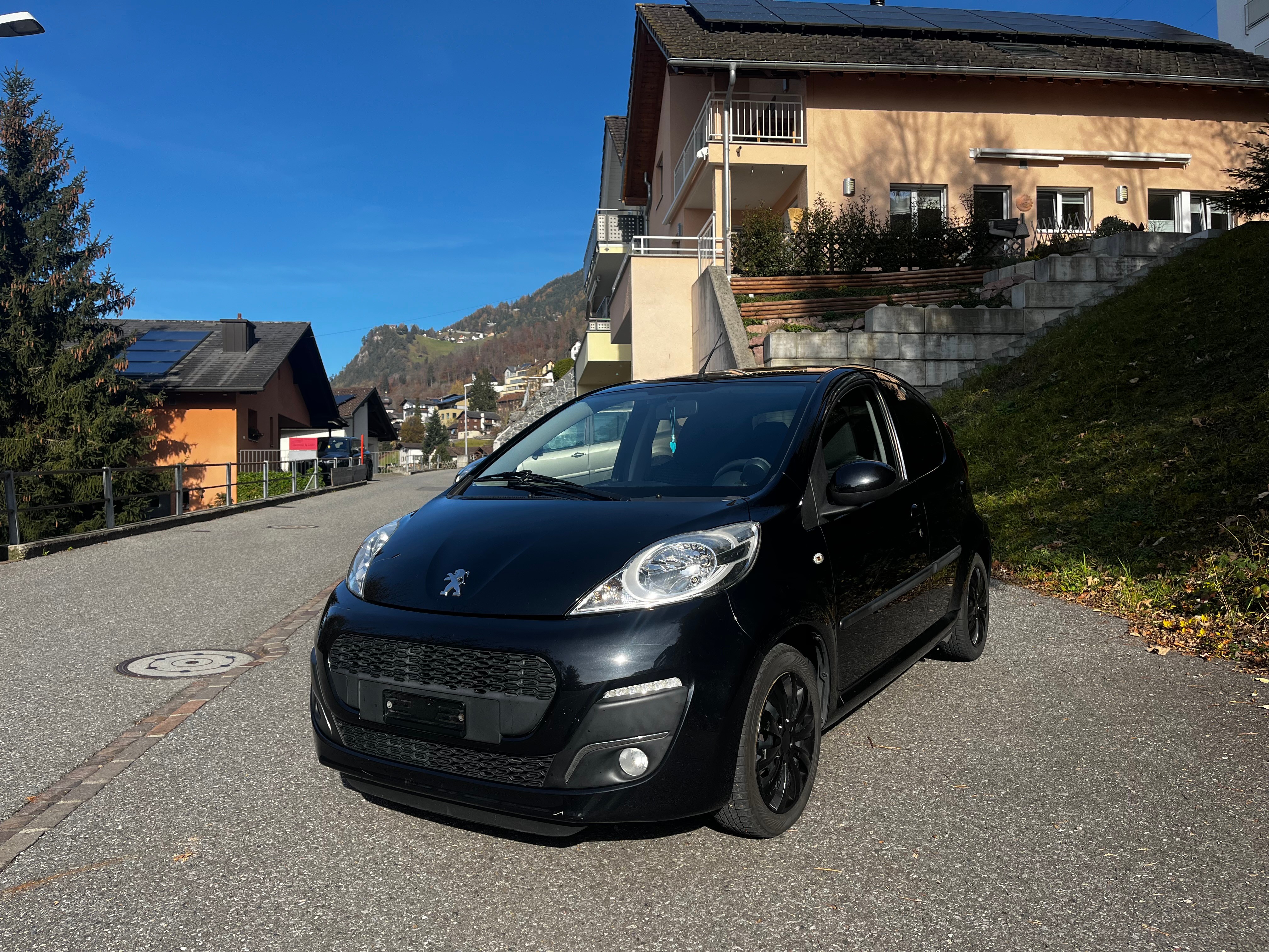 PEUGEOT 107 1.0 Swiss Edition