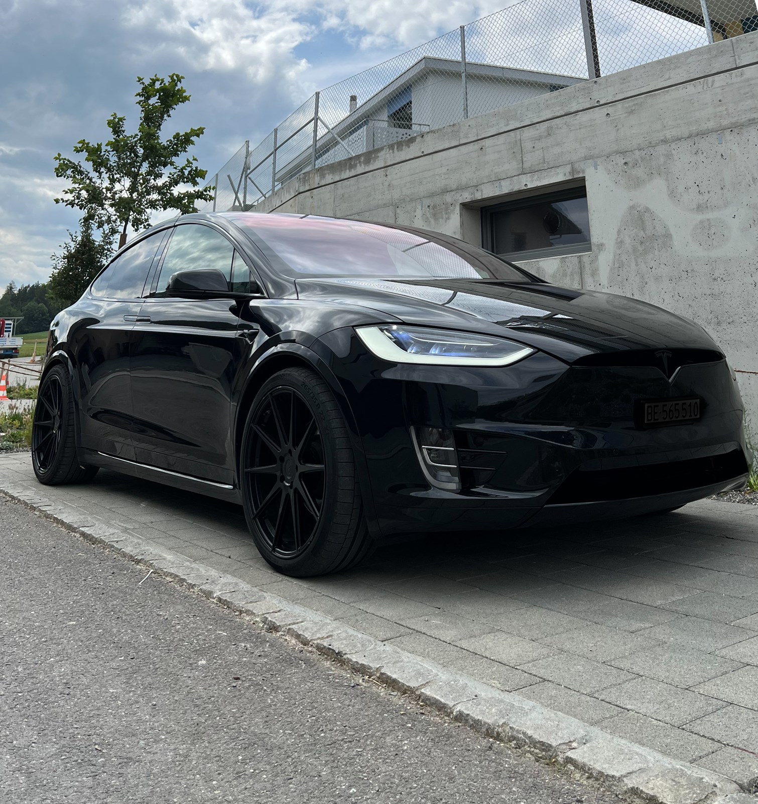 TESLA Model X 90 D *Free Supercharge*