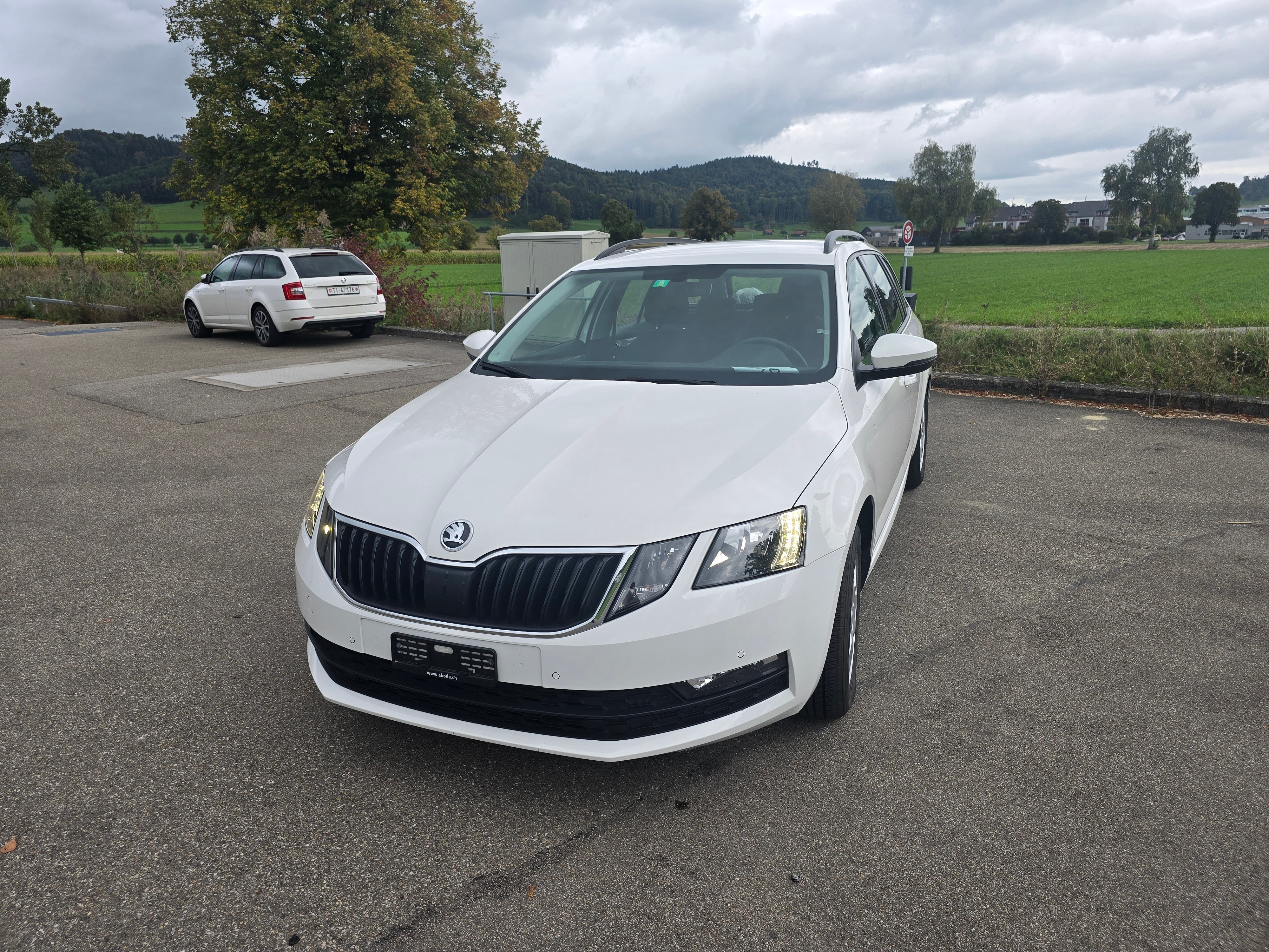 SKODA Octavia Combi 2.0 TDI Ambition DSG*TOP ZUSTAND*Frisch ab MFK*Frisch ab Service**Automatische Distanzregelung