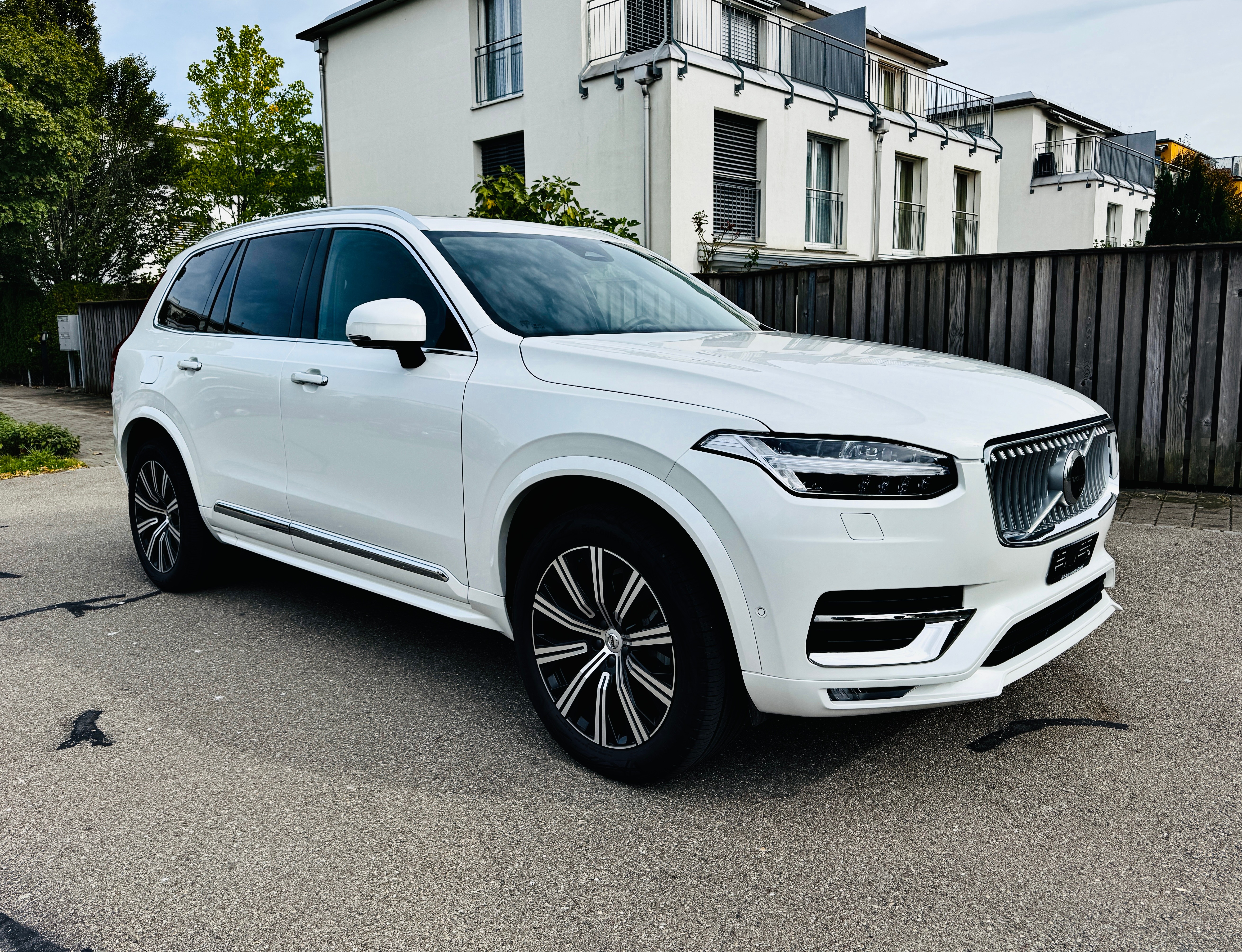 VOLVO XC90 B5 DIESEL MILD HYBRID AWD PLUS BRIGHT GEARTRONIC*7 SITZE*STANDHEIZUNG*EL. PANORAMA-GLASSCHIEBEDACH*