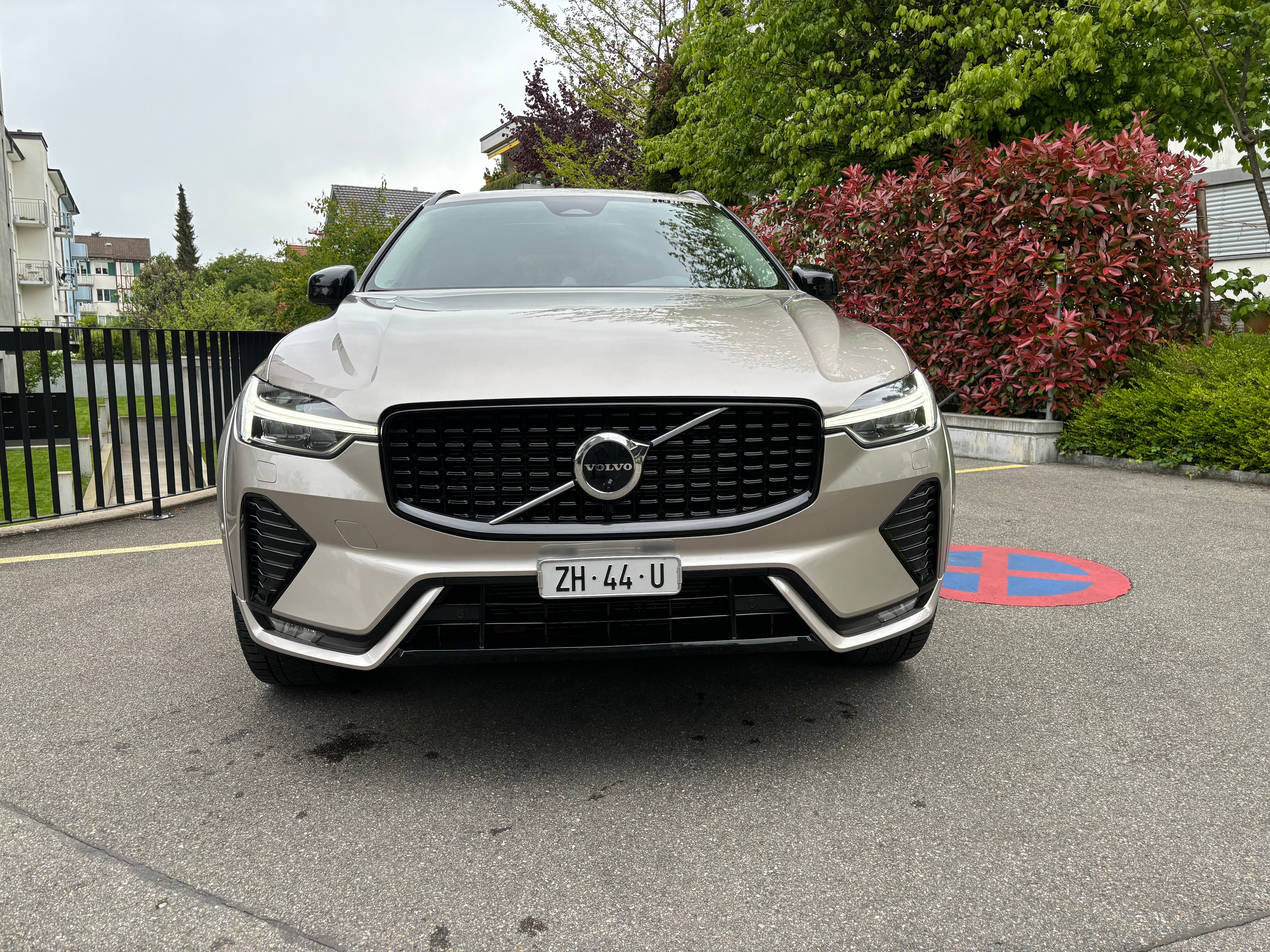 VOLVO XC60 B5 Benzin Mild Hybrid AWD Ultimate Dark Geartronic