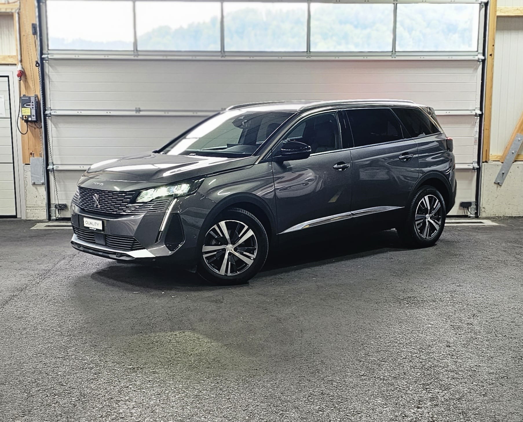 PEUGEOT 5008 1.5 BlueHDi Allure Pack EAT8 *7-PLÄTZER* *Werksgarantie*